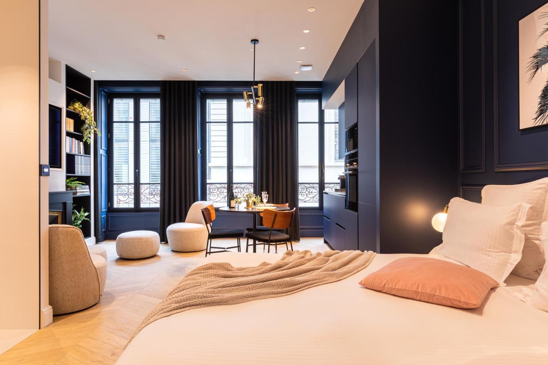Studio-Loft, view Bellecordière street 