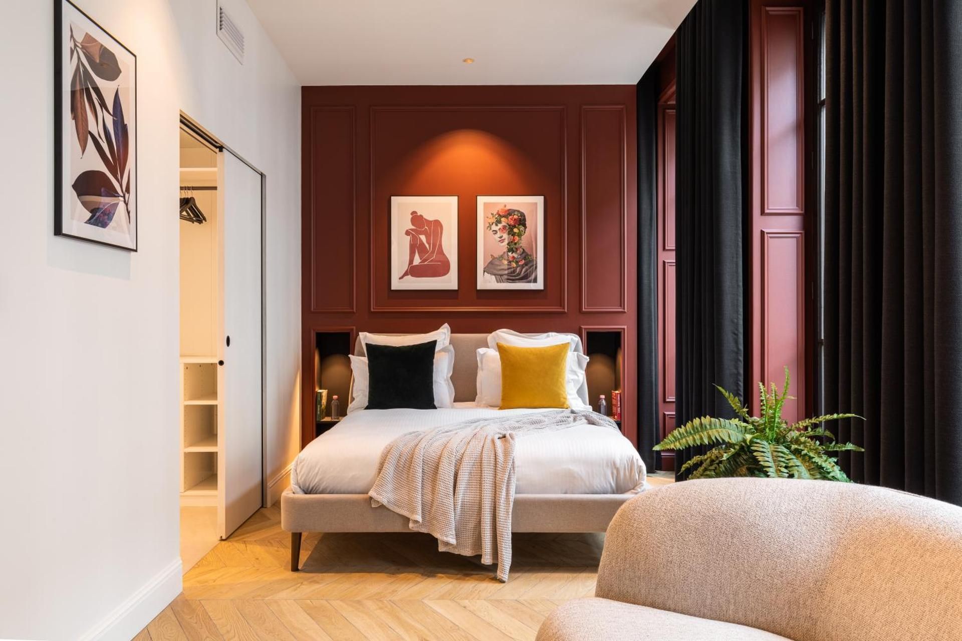  Studio-Loft Bourgeois, Red & Bath
