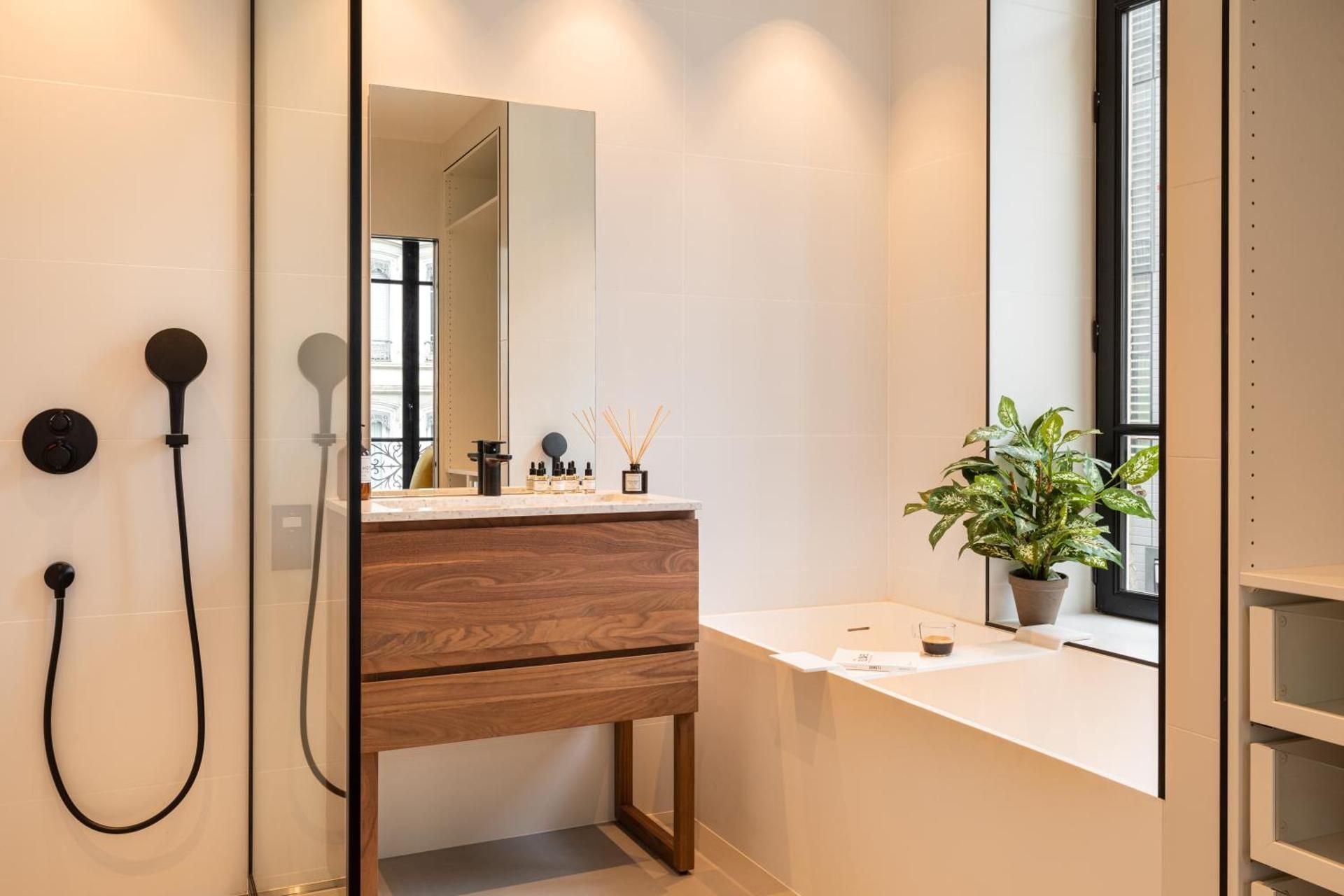  Studio-Loft Bourgeois, Red & Bath