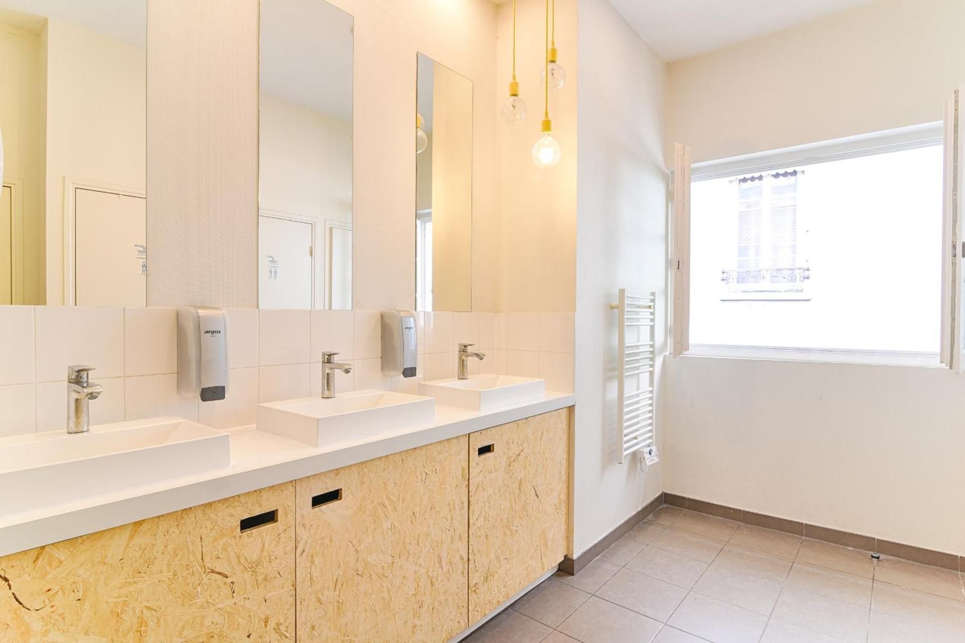 Bunk Bed in 8-Bed Female Dormitory Room