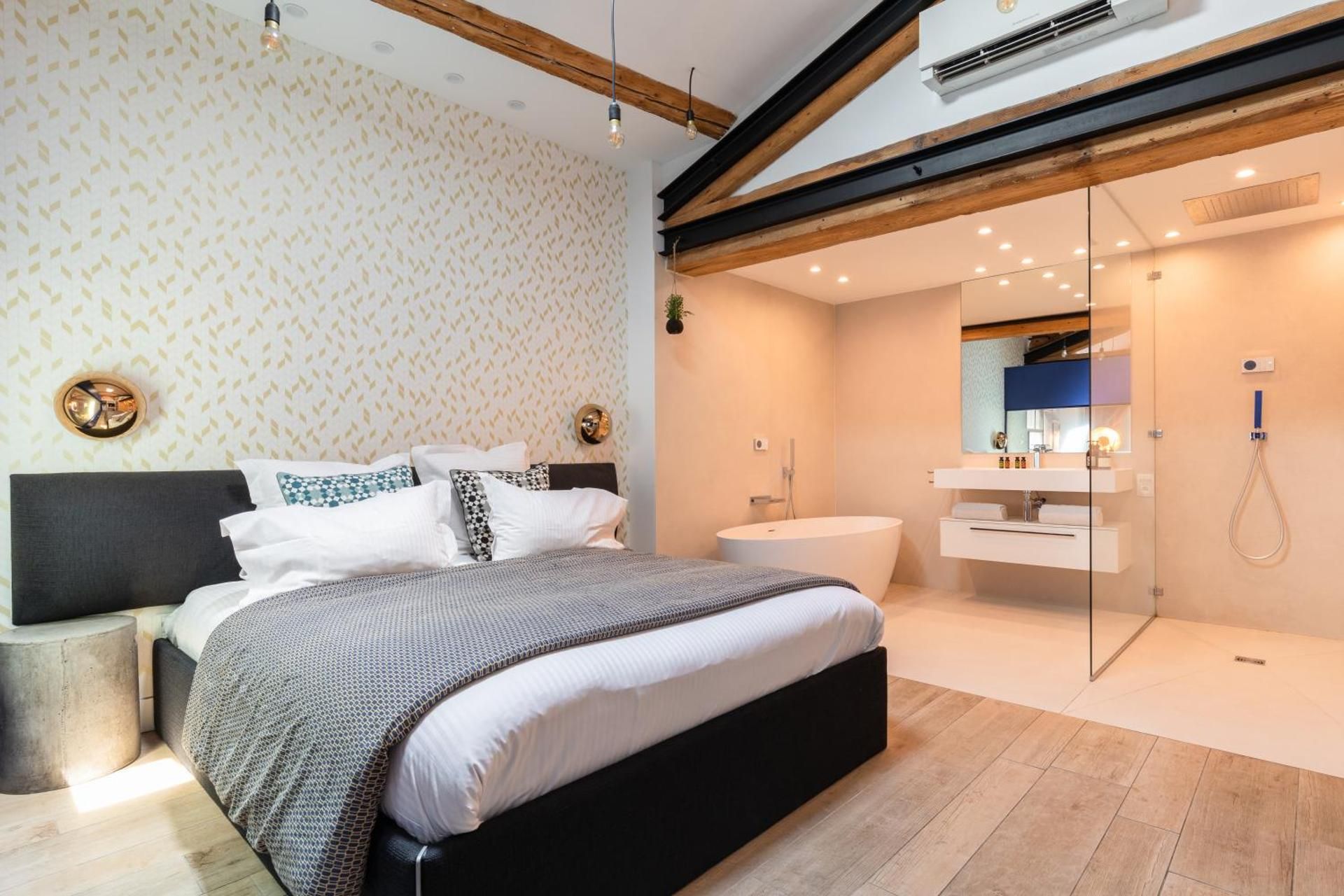 Mini-loft, Bath & view City-center