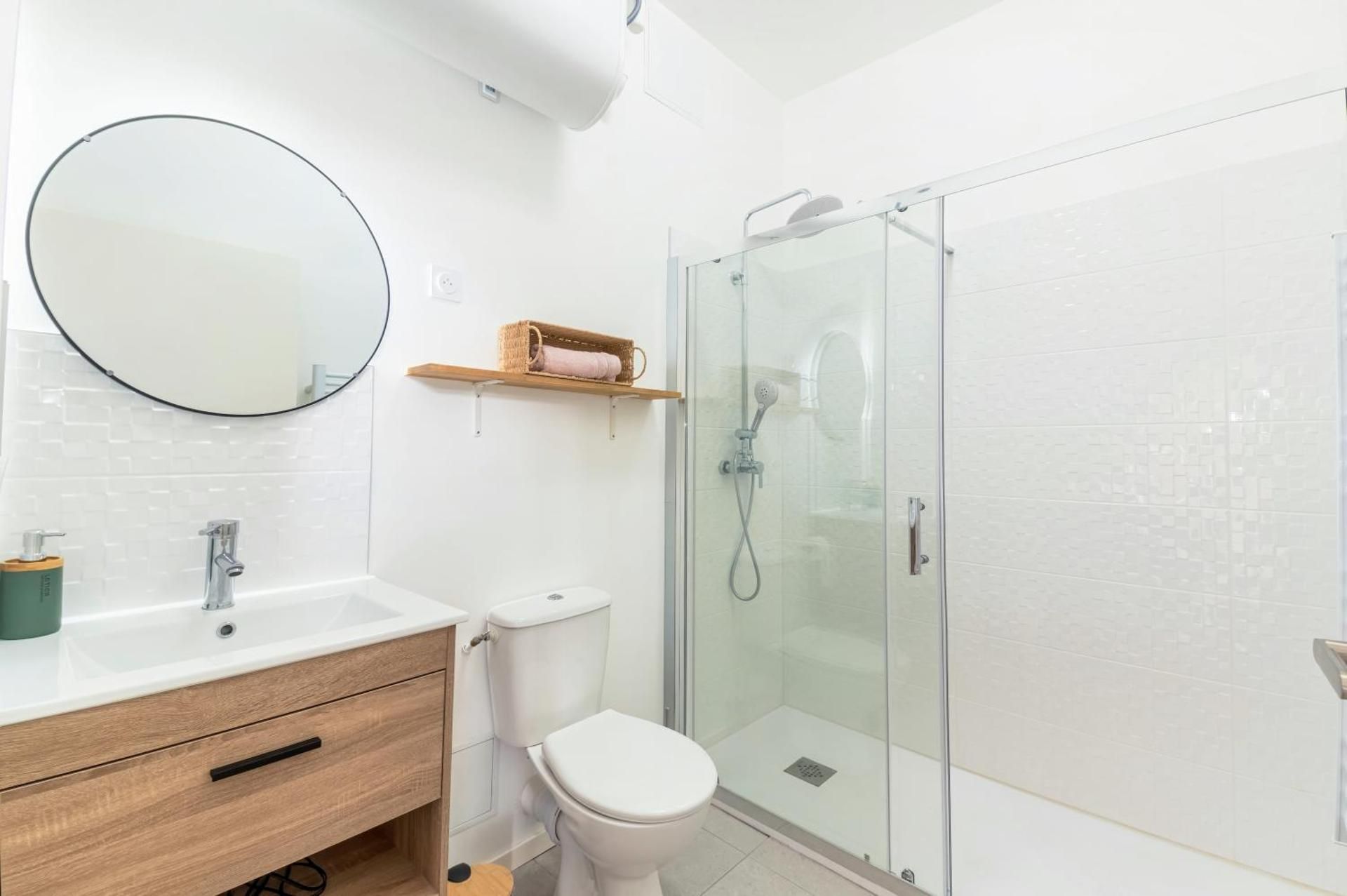 Chaleureux appartement T2 au calme et climatise proximite centre lyon One-Bedroom Apartment