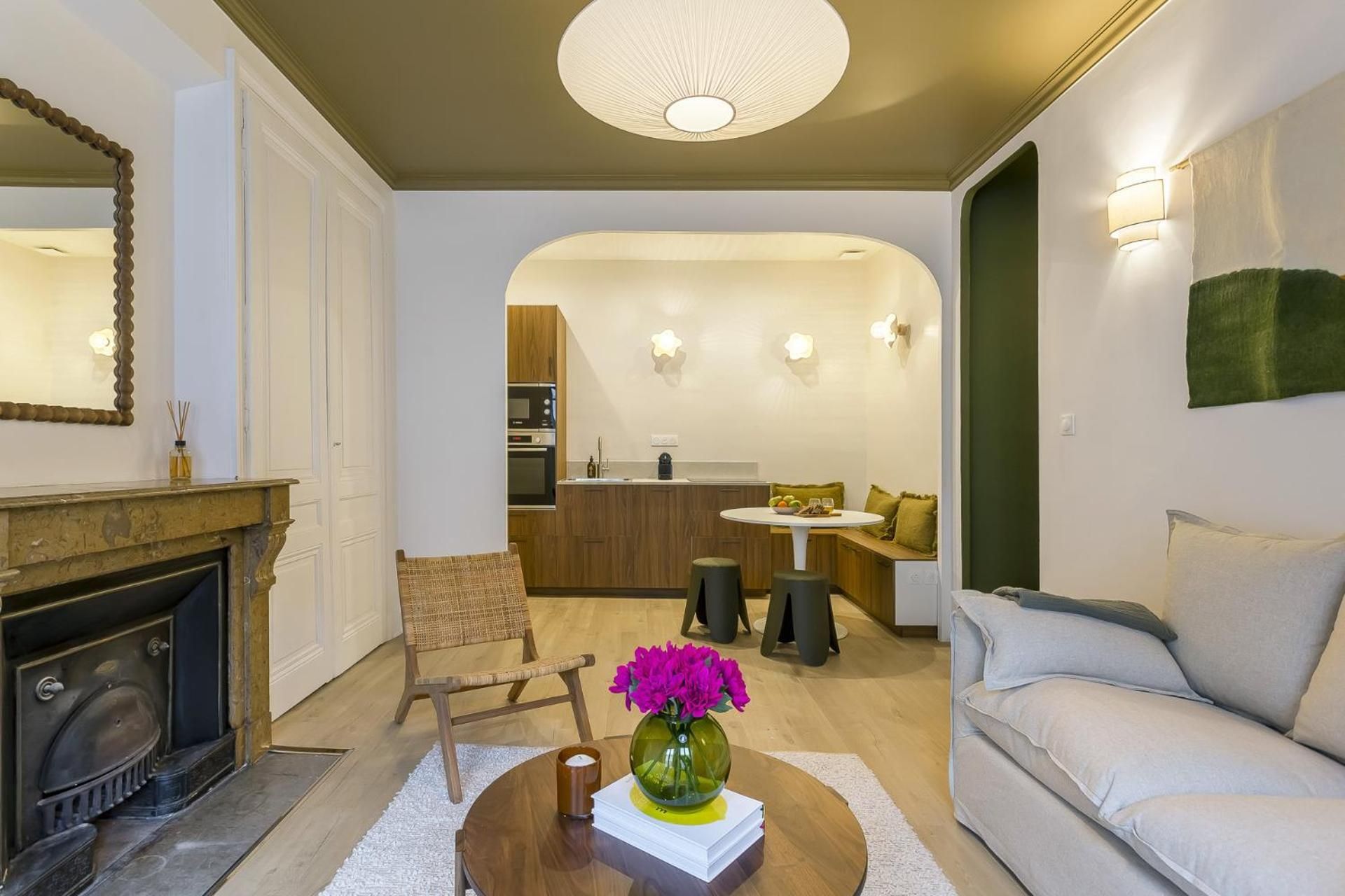 DELUXE APARTMENT