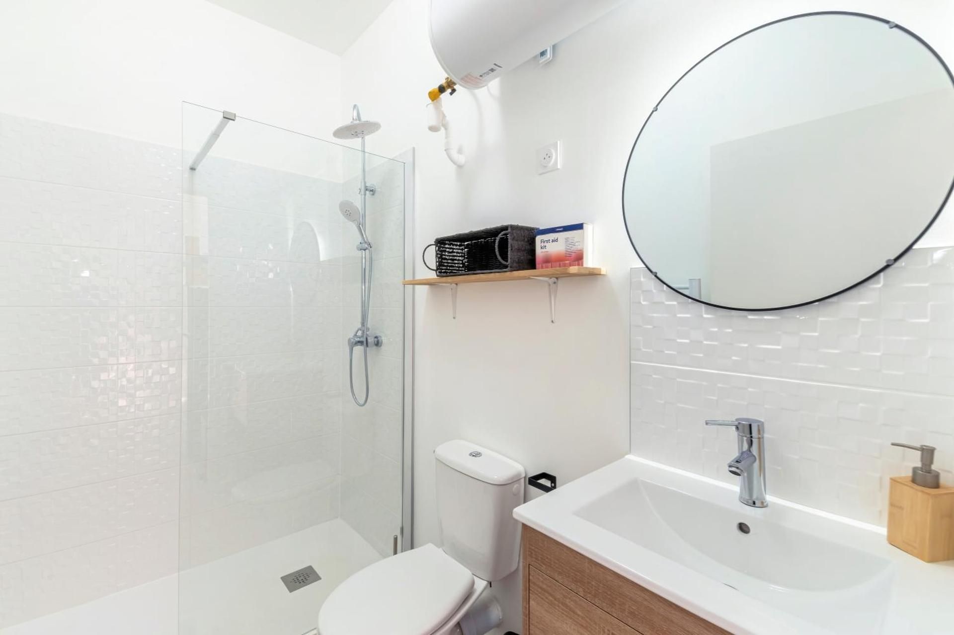 Appartement T2 moderne cosy et climatise a proximite du centre ville de lyon One-Bedroom Apartment