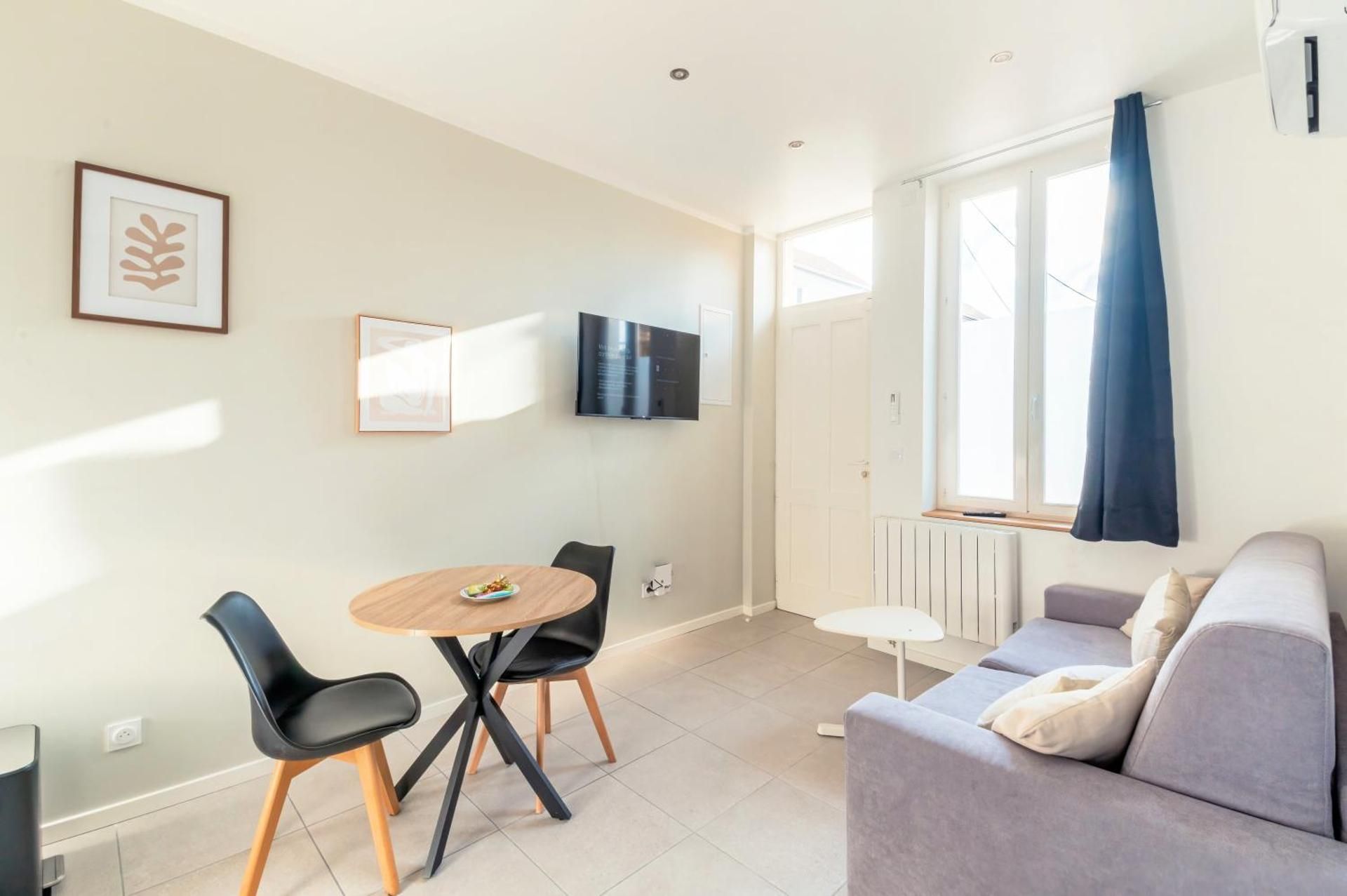 Appartement T2 moderne cosy et climatise a proximite du centre ville de lyon One-Bedroom Apartment 2