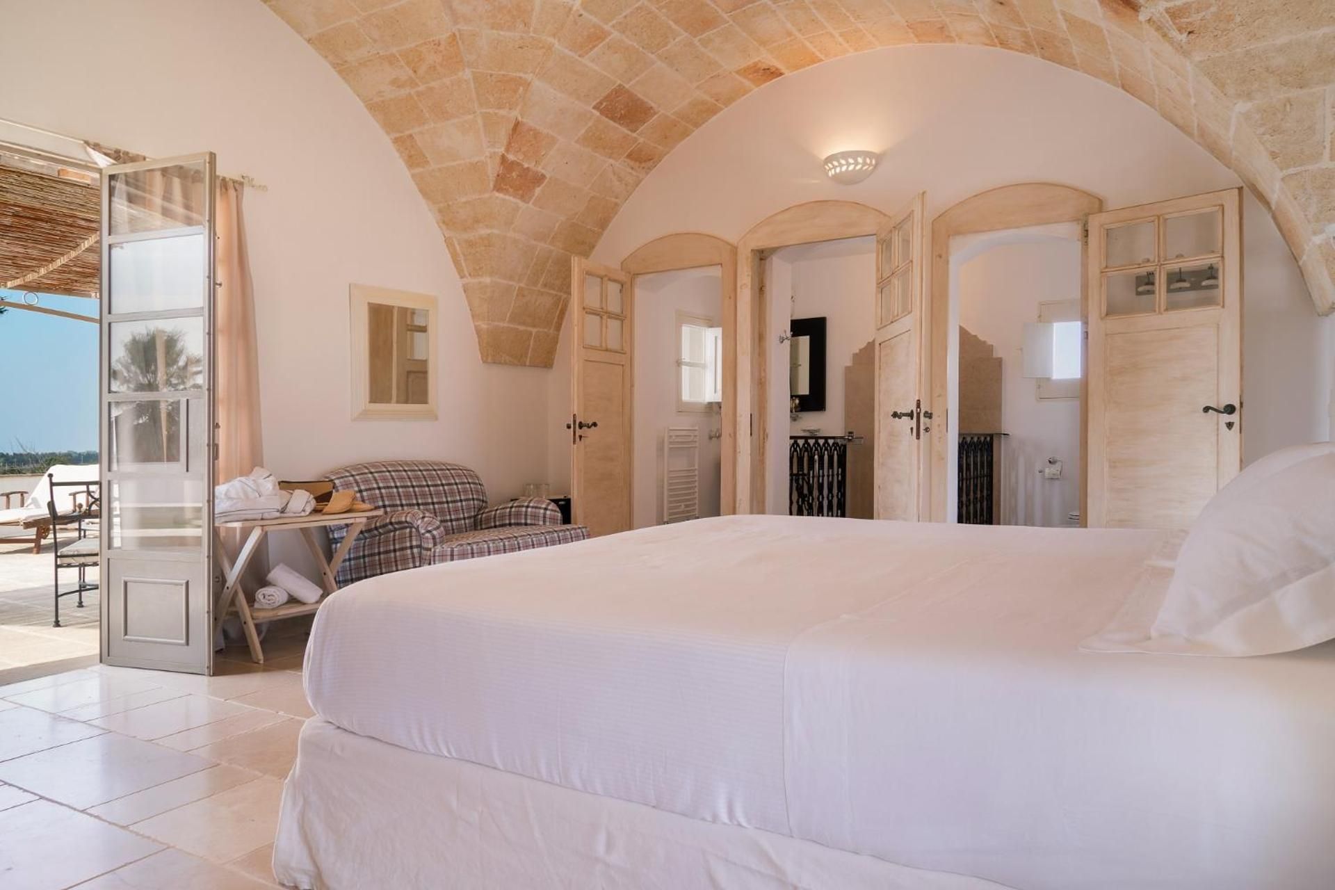 Queen Suite with Pool View
