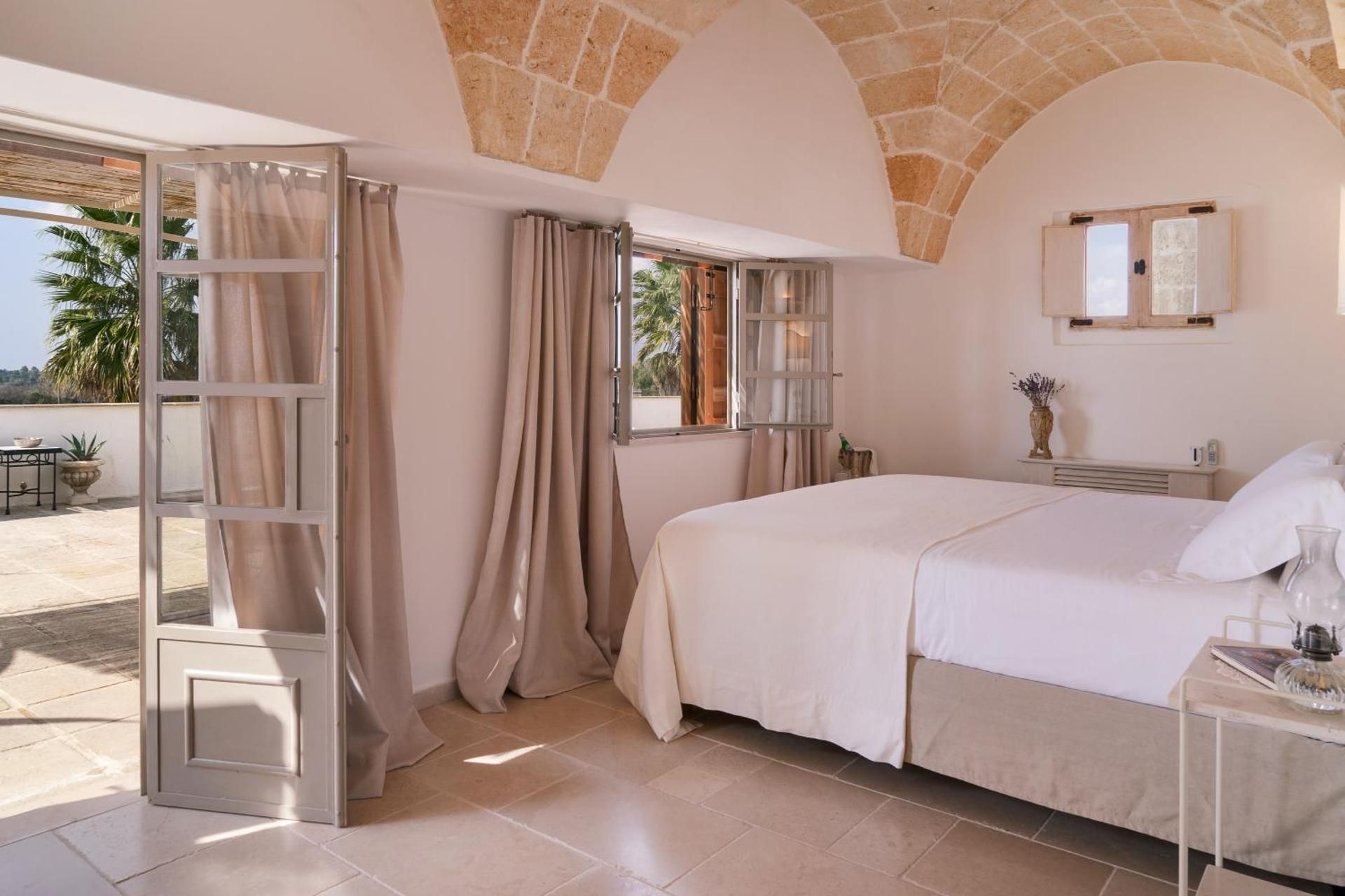 King Suite with Pool View