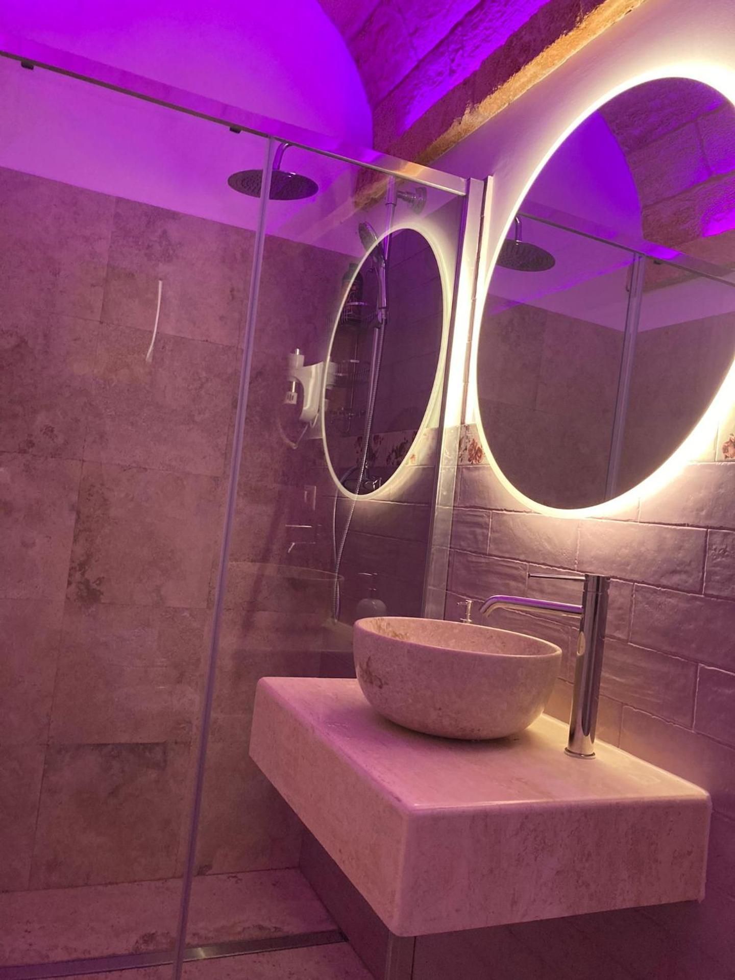 Queen Room with Spa Bath