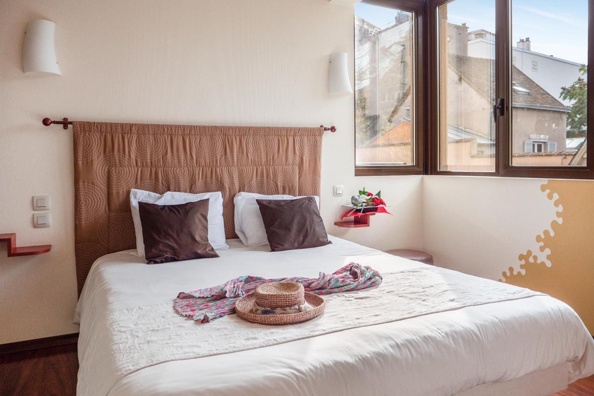 L'HOTEL de CHARTRES Comfort Double Room