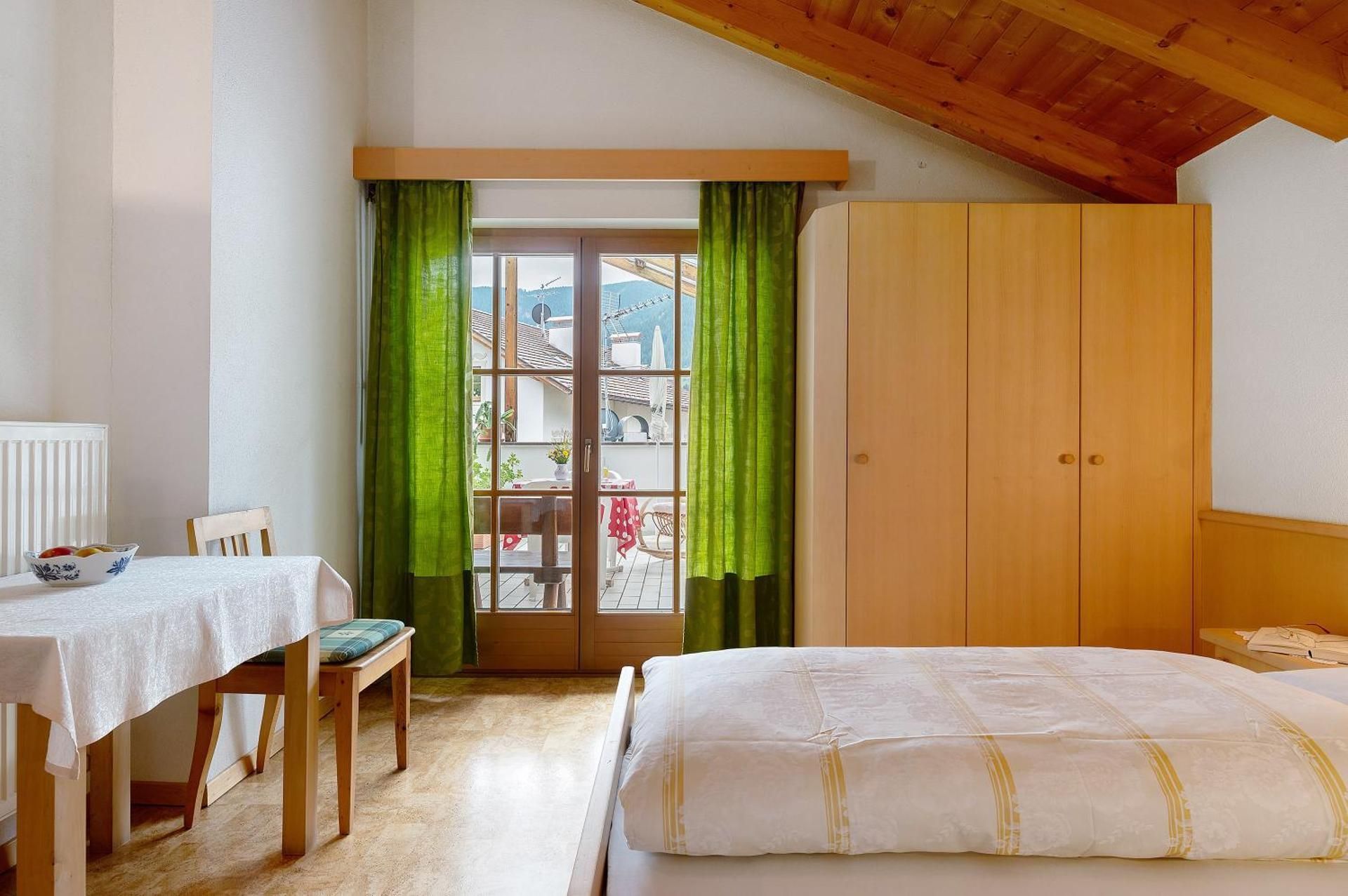 Superior One-Bedroom Apartment