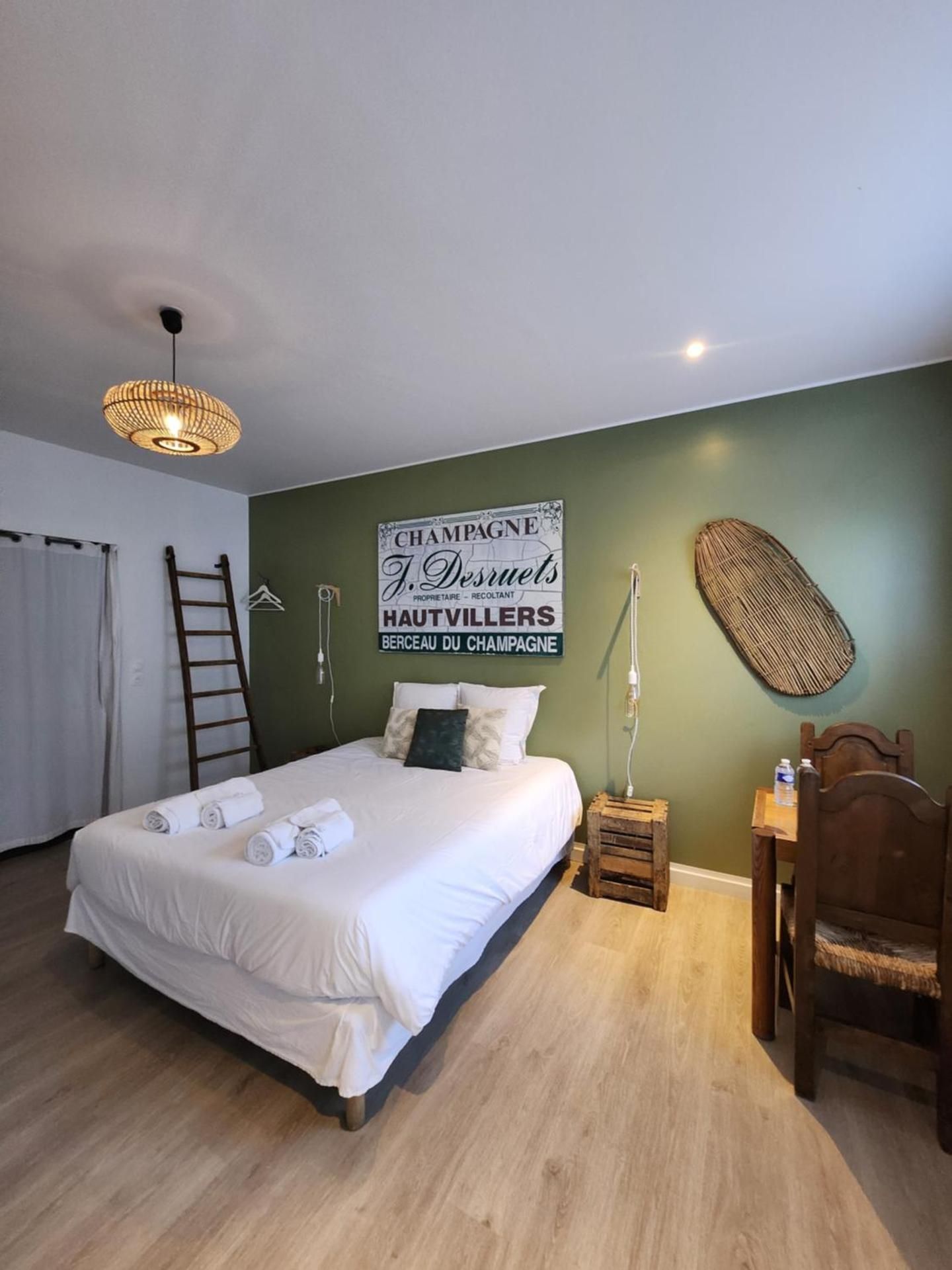 Deluxe Room (2 Adults + 1 Child)