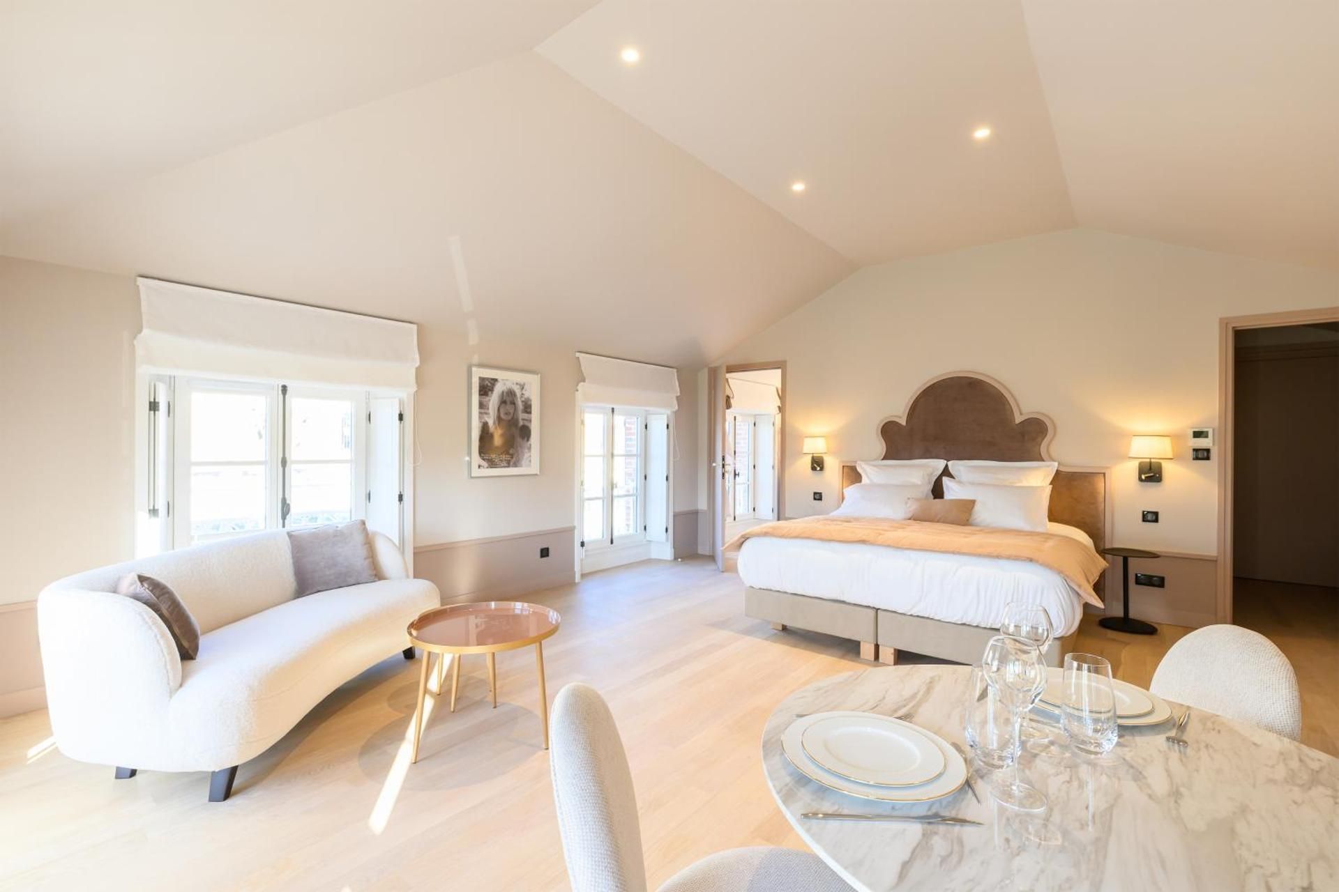 Deluxe King Room