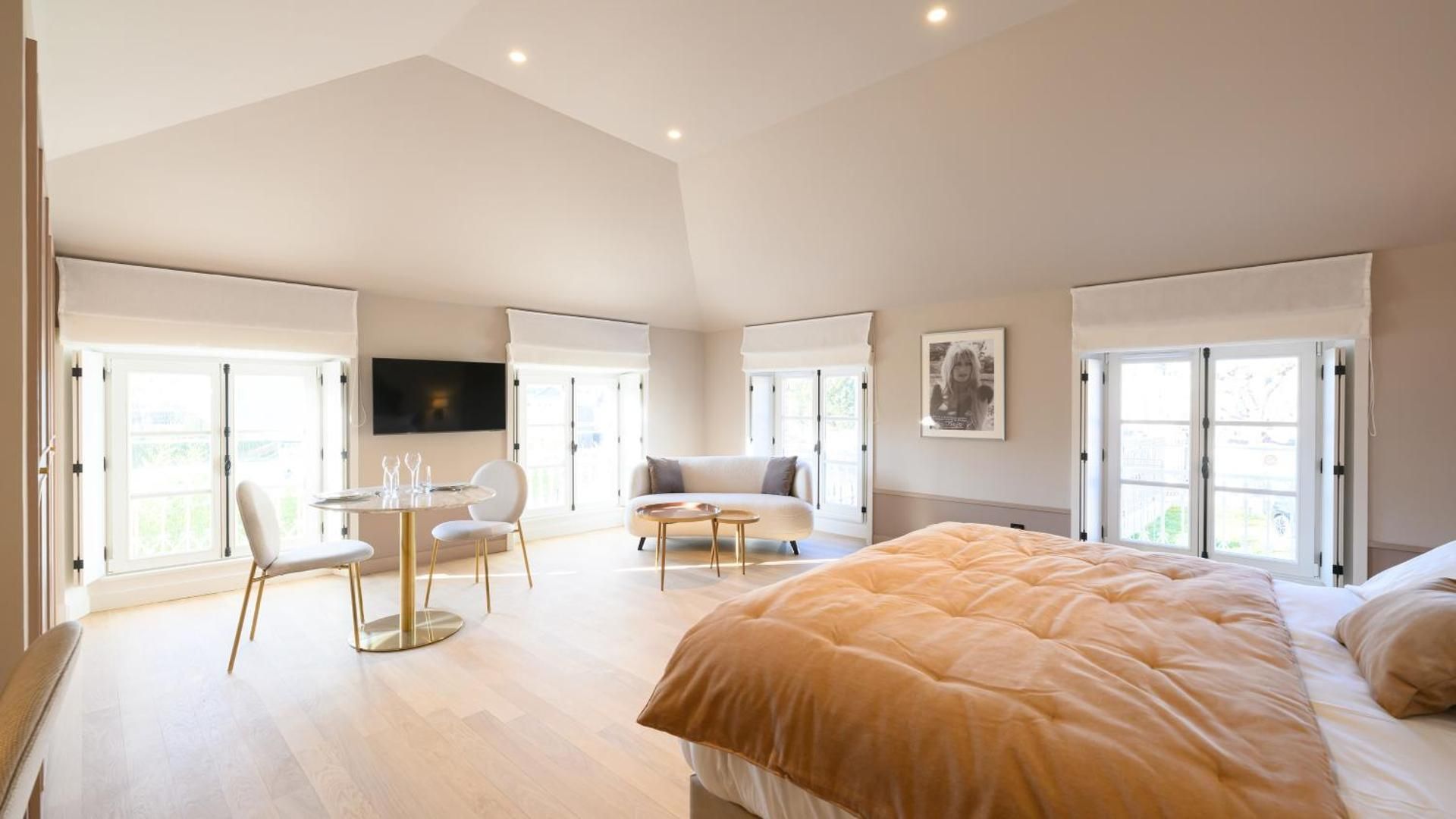 Deluxe King Room