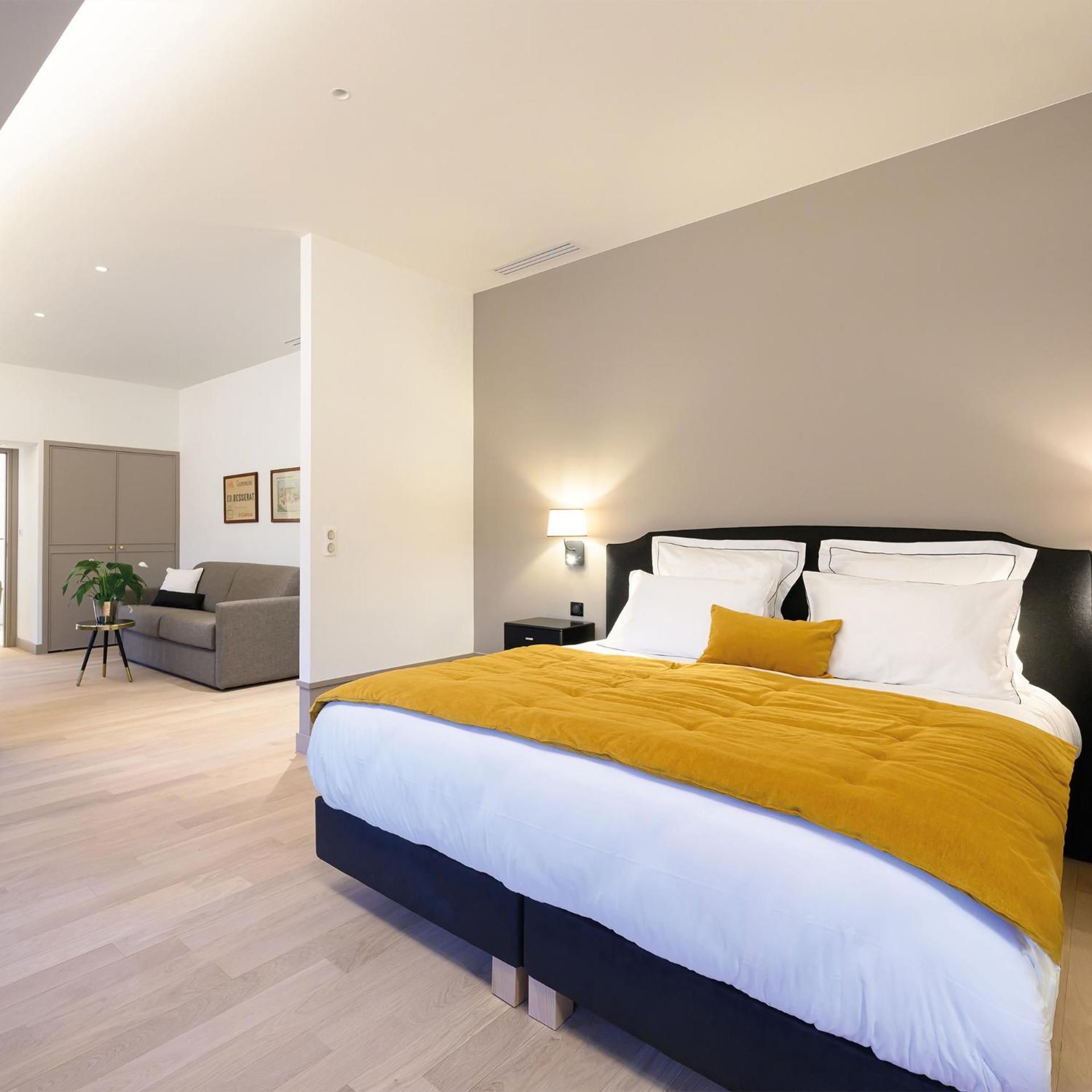 Quadruple Room with Private Bathroom
