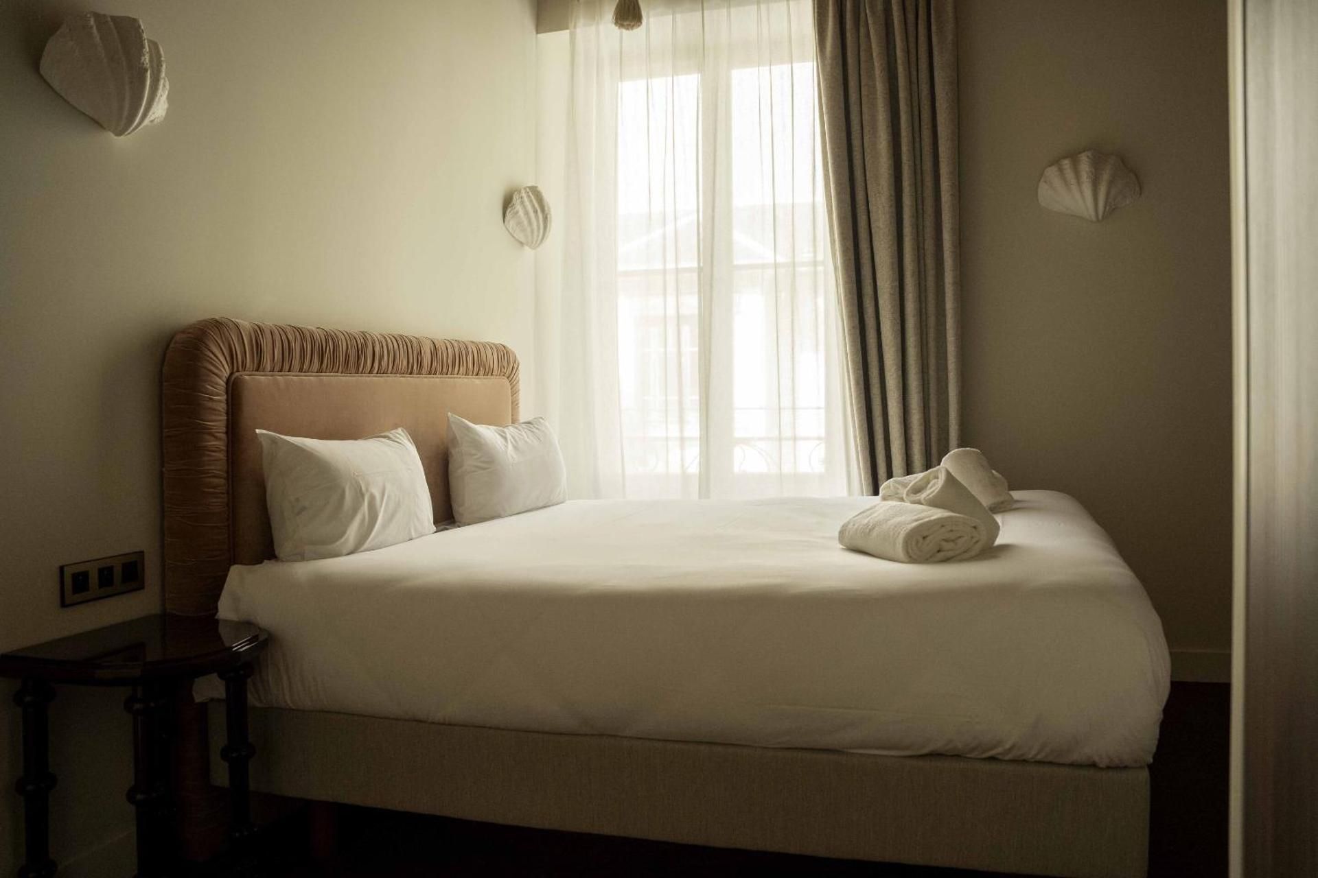 Deluxe Double or Twin Room with City View