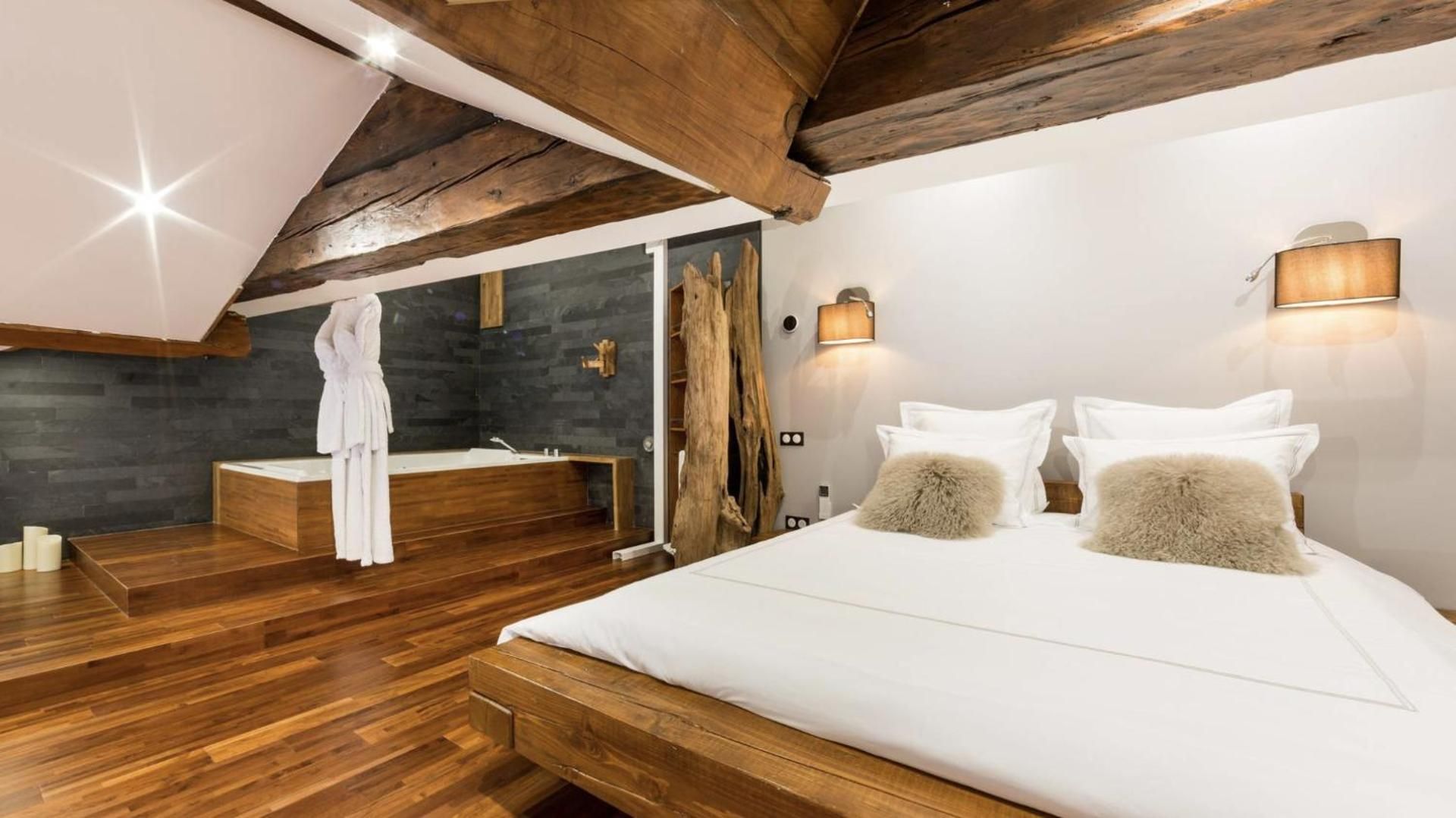 Duplex Apartment with Jacuzzi