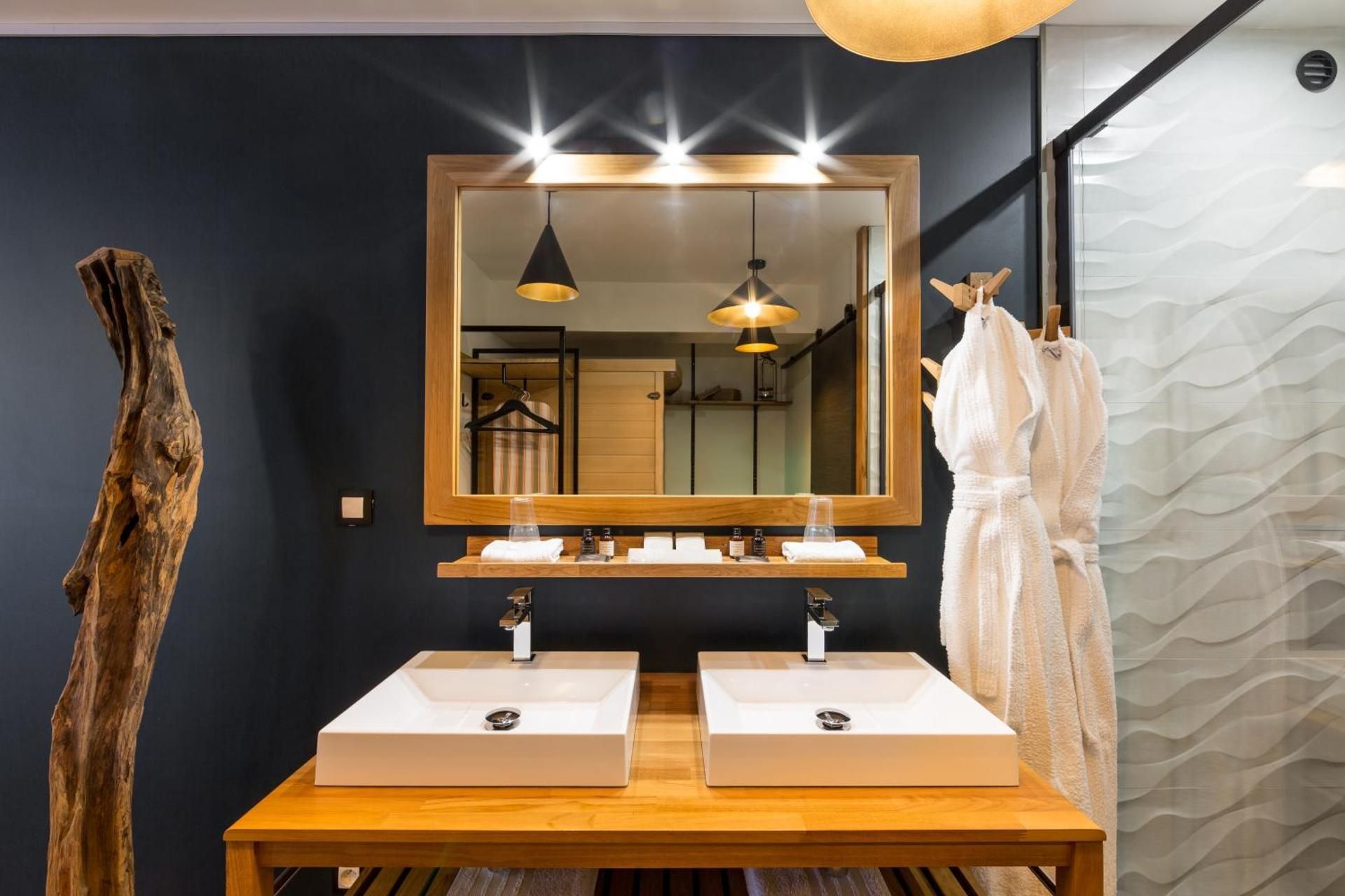 Suite with Jacuzzi and Sauna