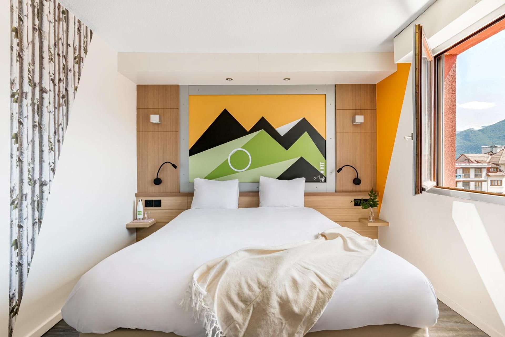 Two Adjacent Double Rooms (non communicating)
