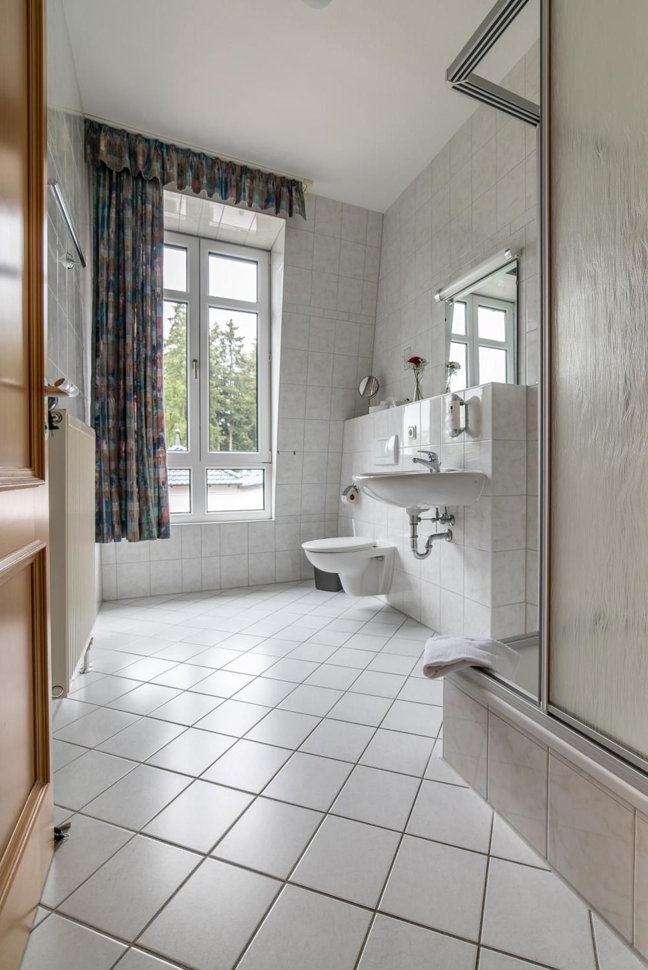 Large 2-Room Apartment
