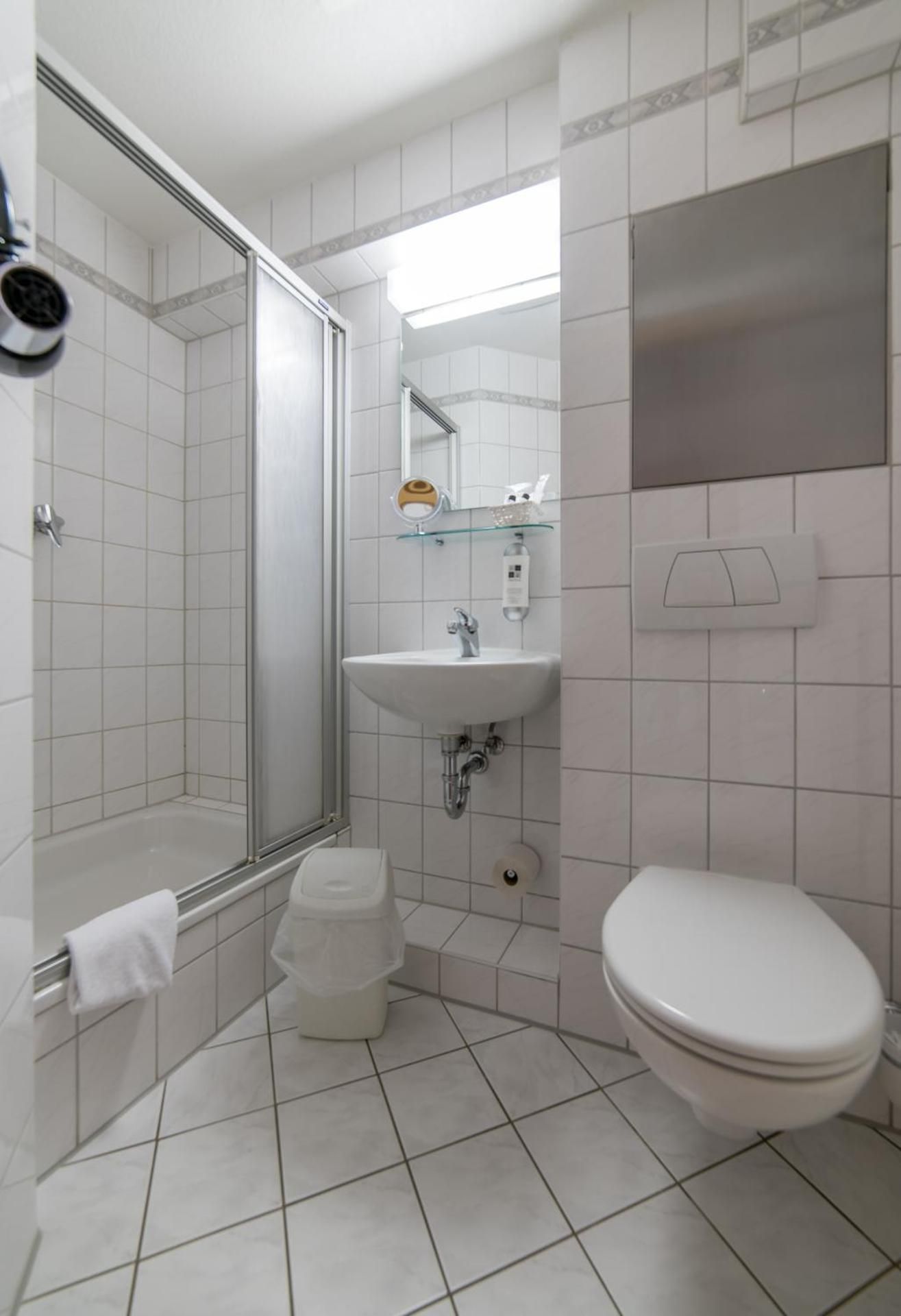 Small Apartment (1 Room)