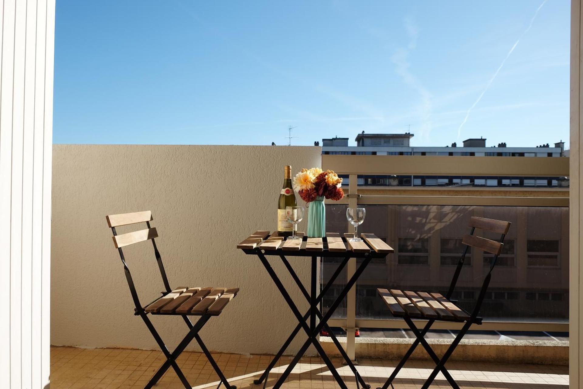 LP - Symphony Apartment with Balcony 2