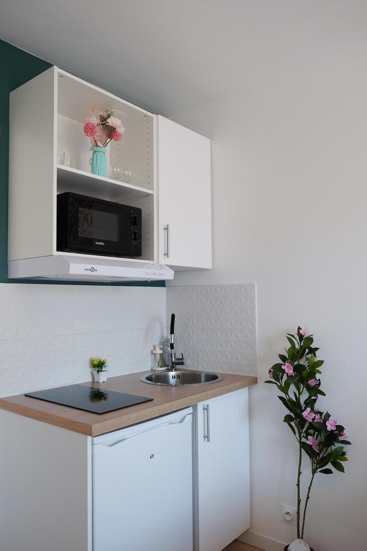 LP - Symphony Apartment with View and Balcony 3