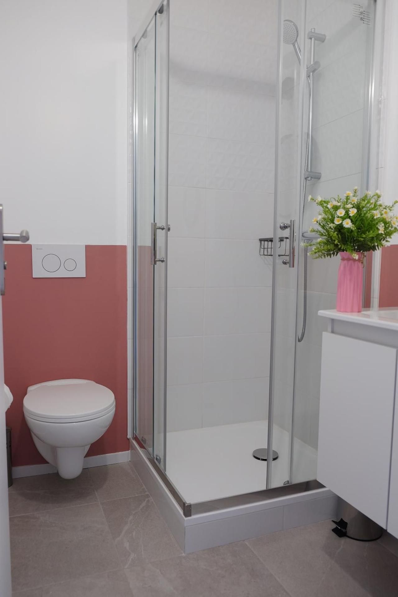 Apartment with Mountain View