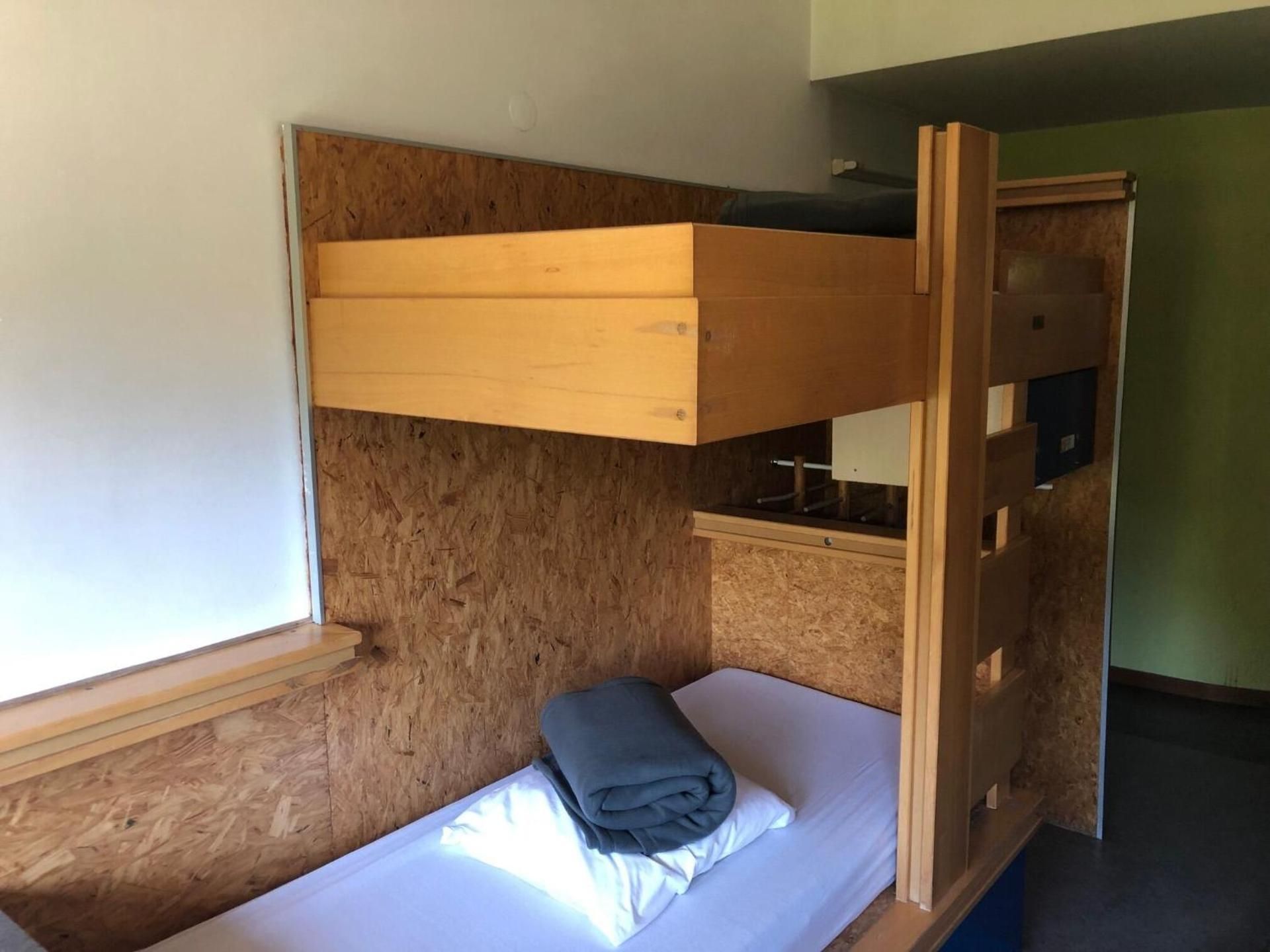 Auberge de Jeunesse HI Annecy Triple Room - Shared Toilets