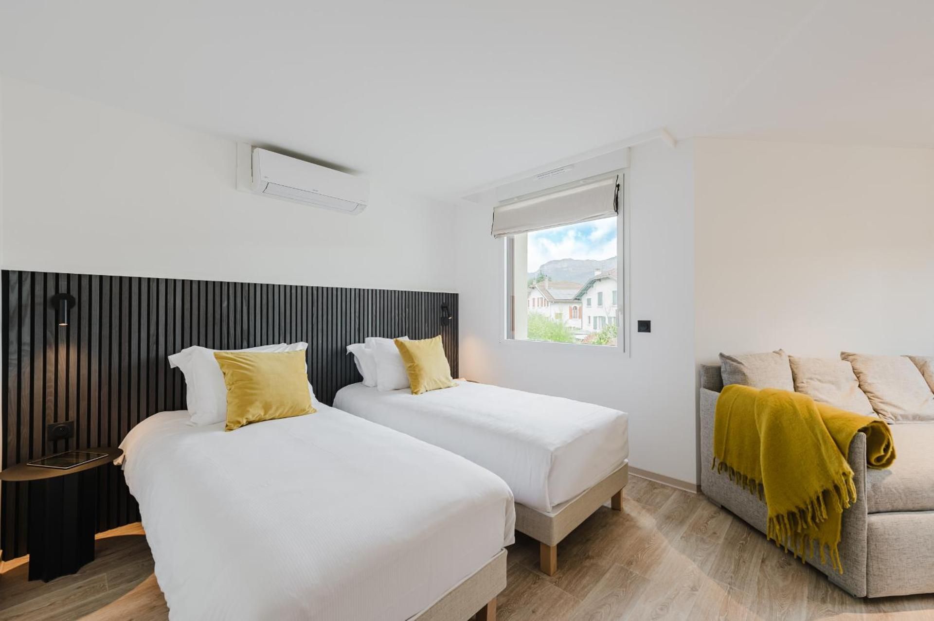 DELUXE APARTMENT