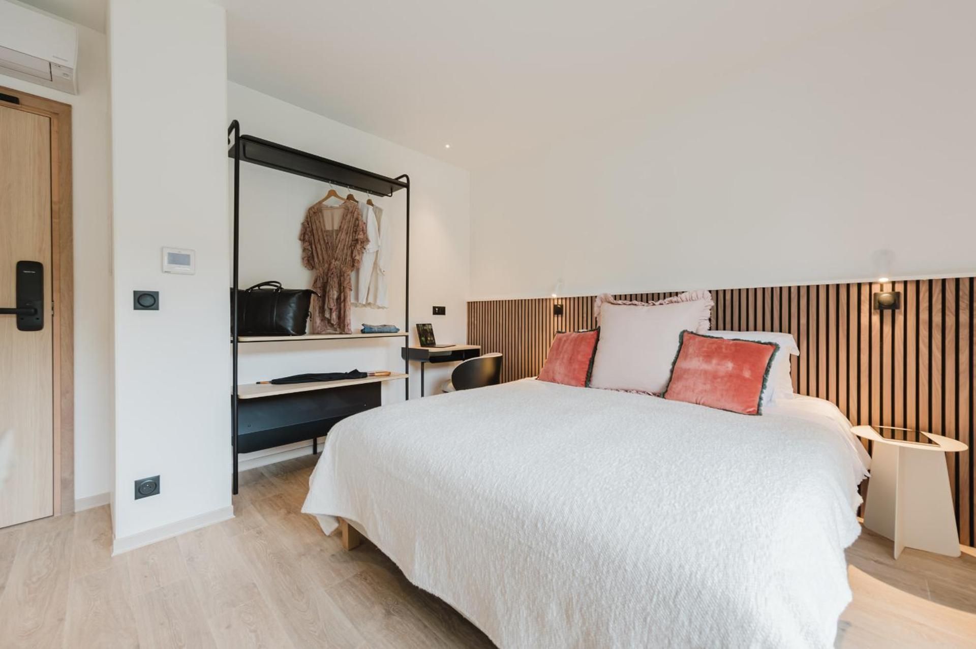 One-Bedroom Apartment with Terrace