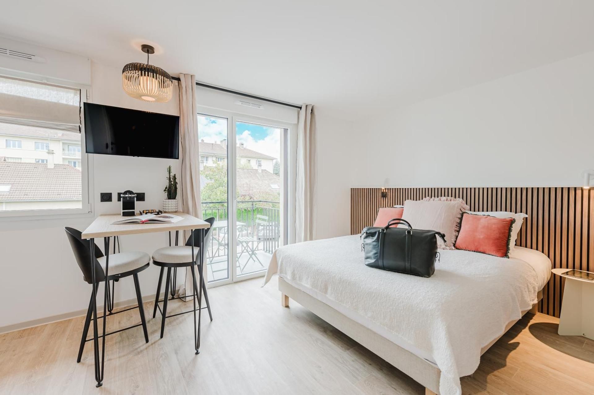 Studio Apartment with Queen Bed