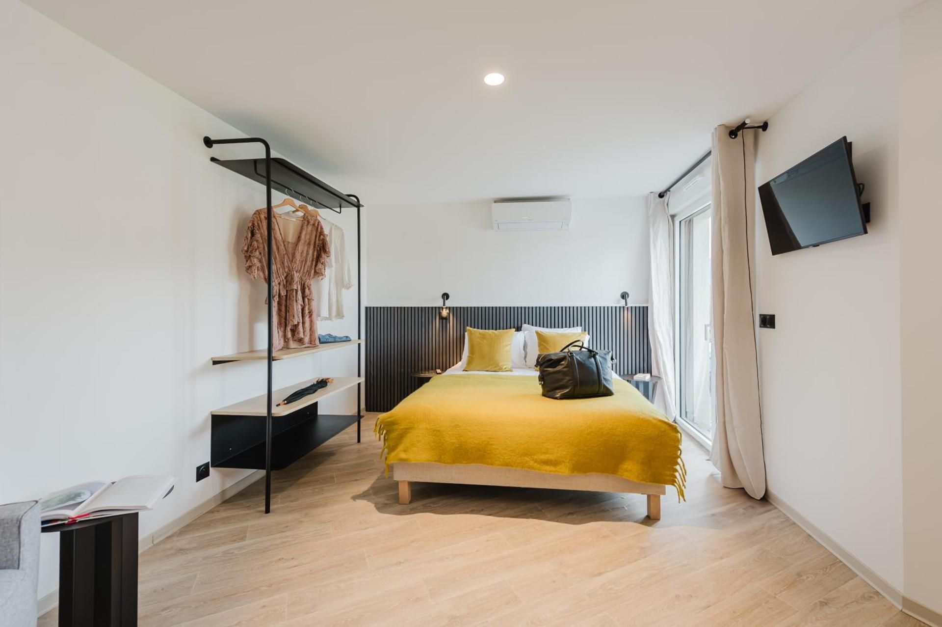 Superior One-Bedroom Apartment with Balcony