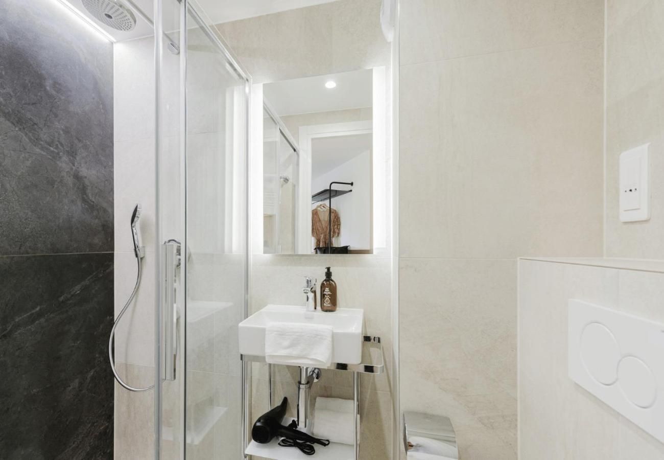 Classic One-Bedroom Apartment with King Bed