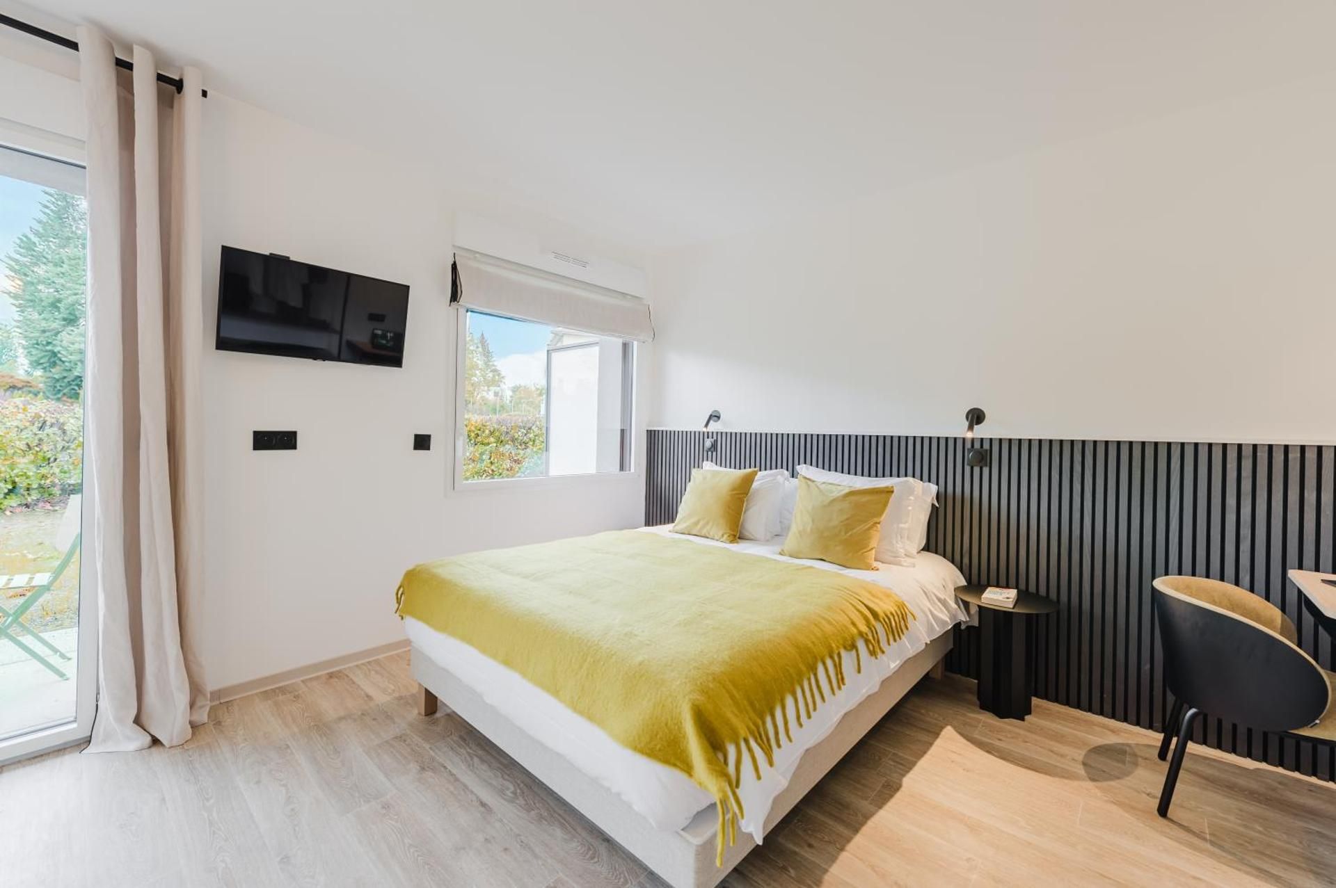 One-Bedroom Apartment with Garden
