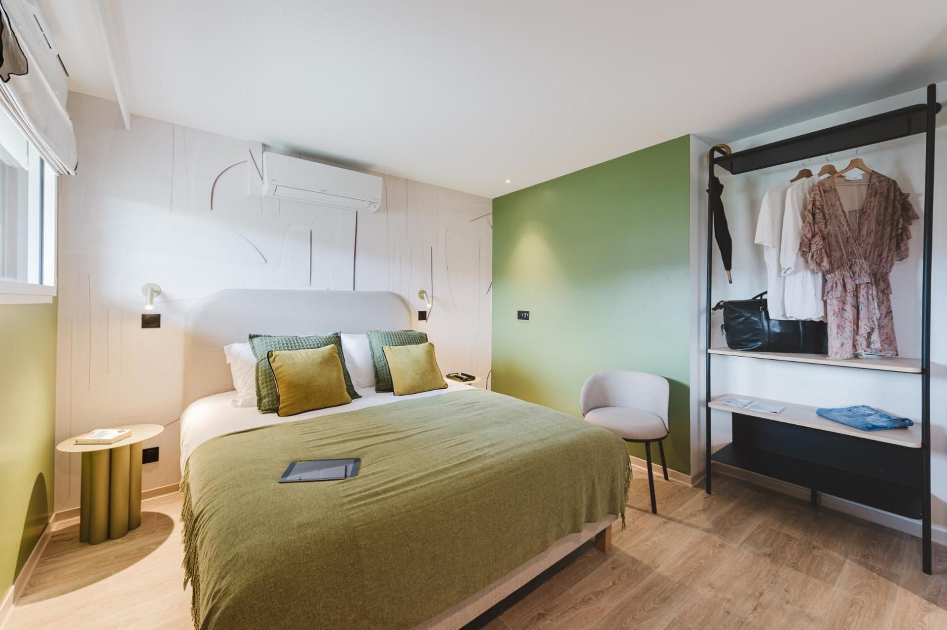 One-Bedroom Apartment with View