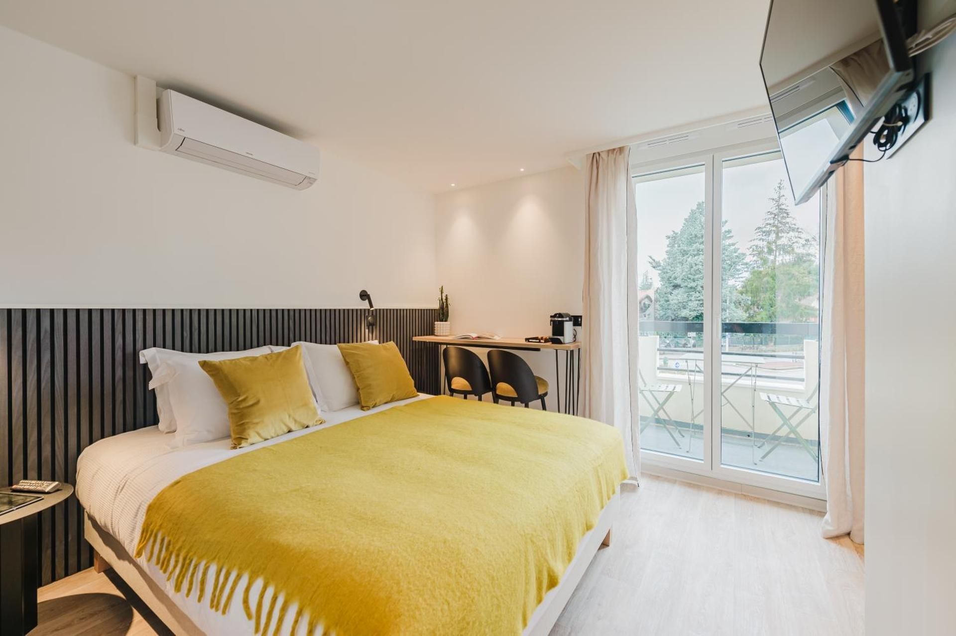 One-Bedroom Apartment with Balcony