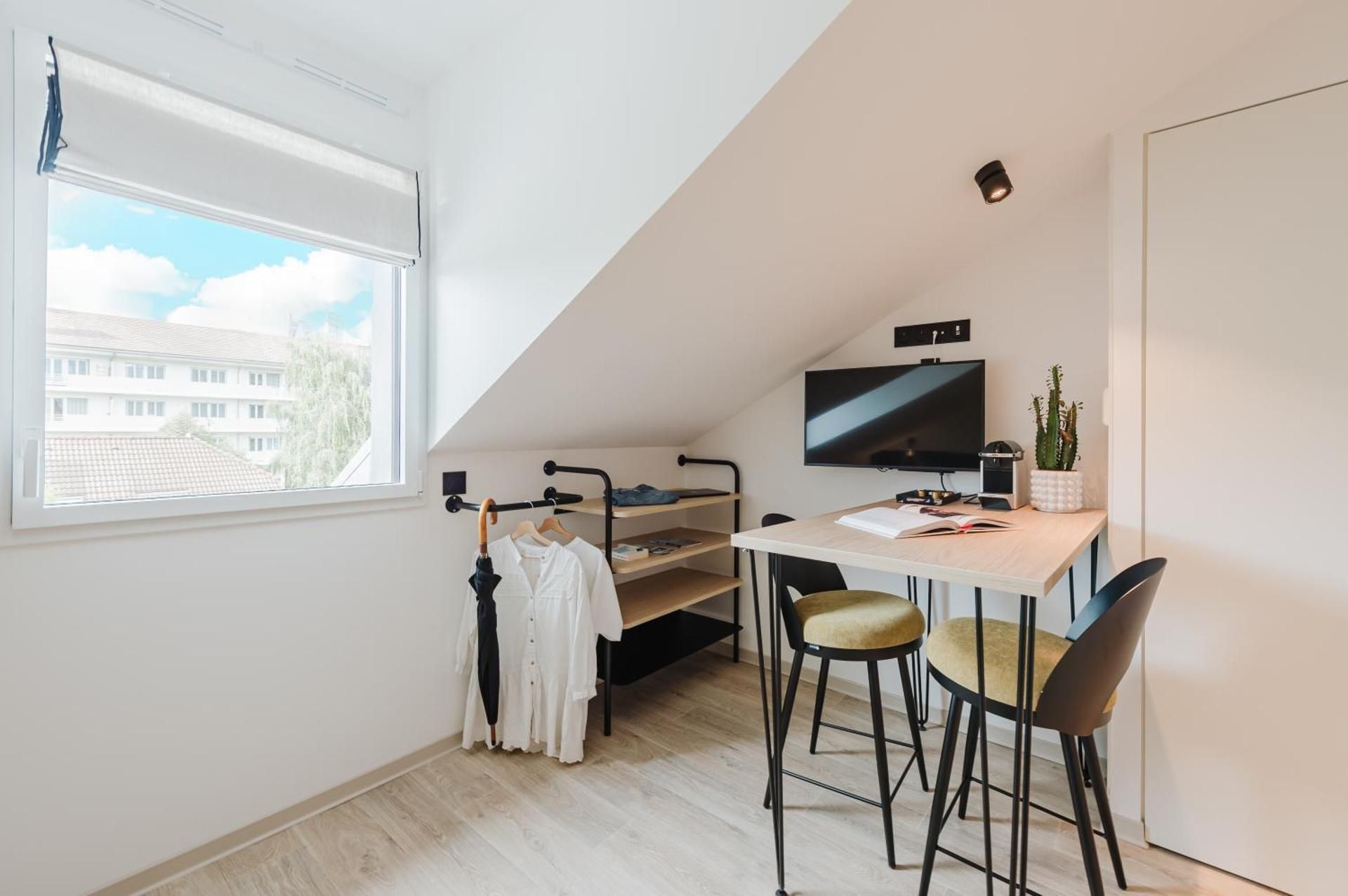 One-Bedroom Apartment - Non-Smoking