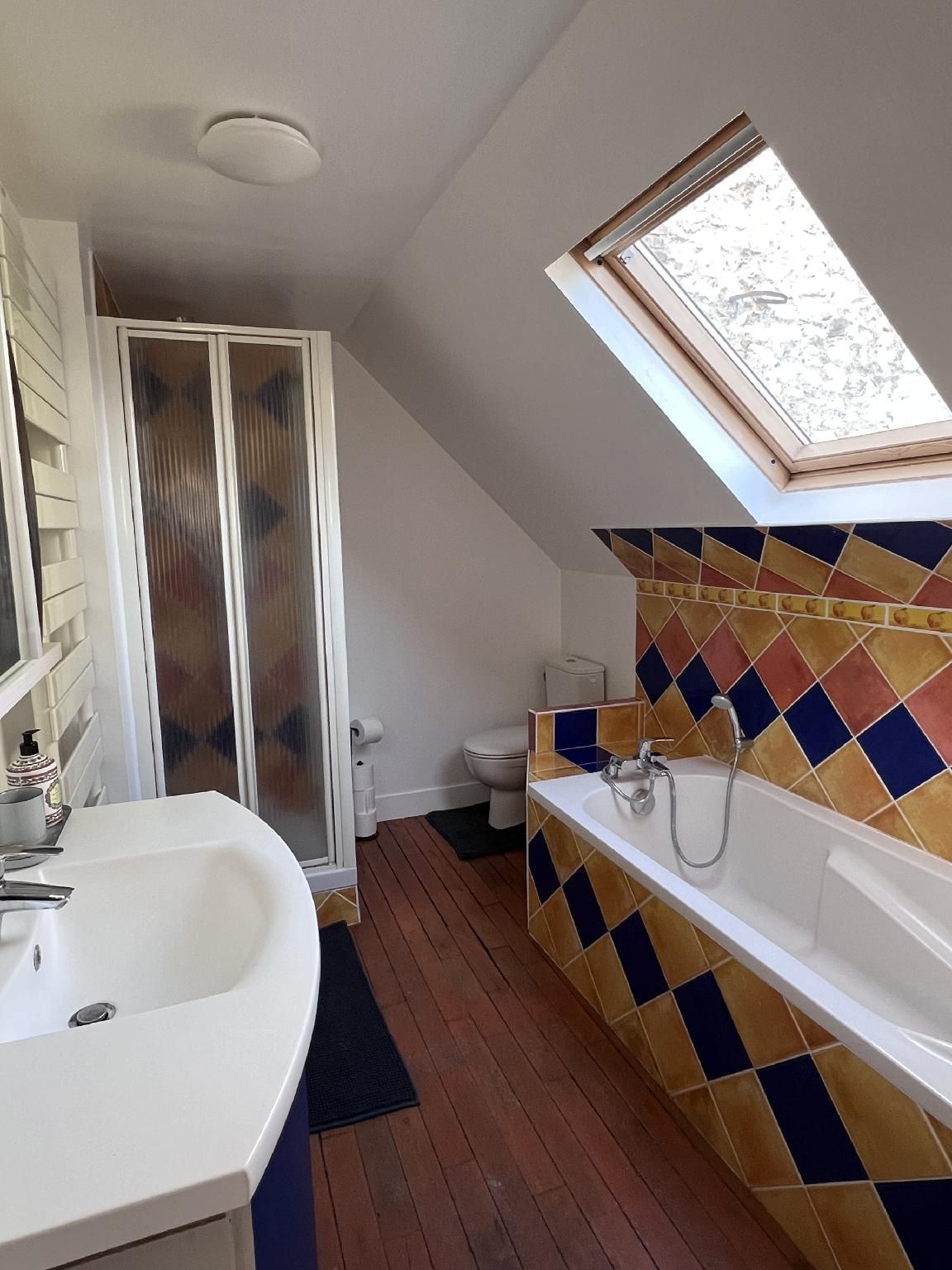 Chambre (2 lits simples) / salle de bain partagée