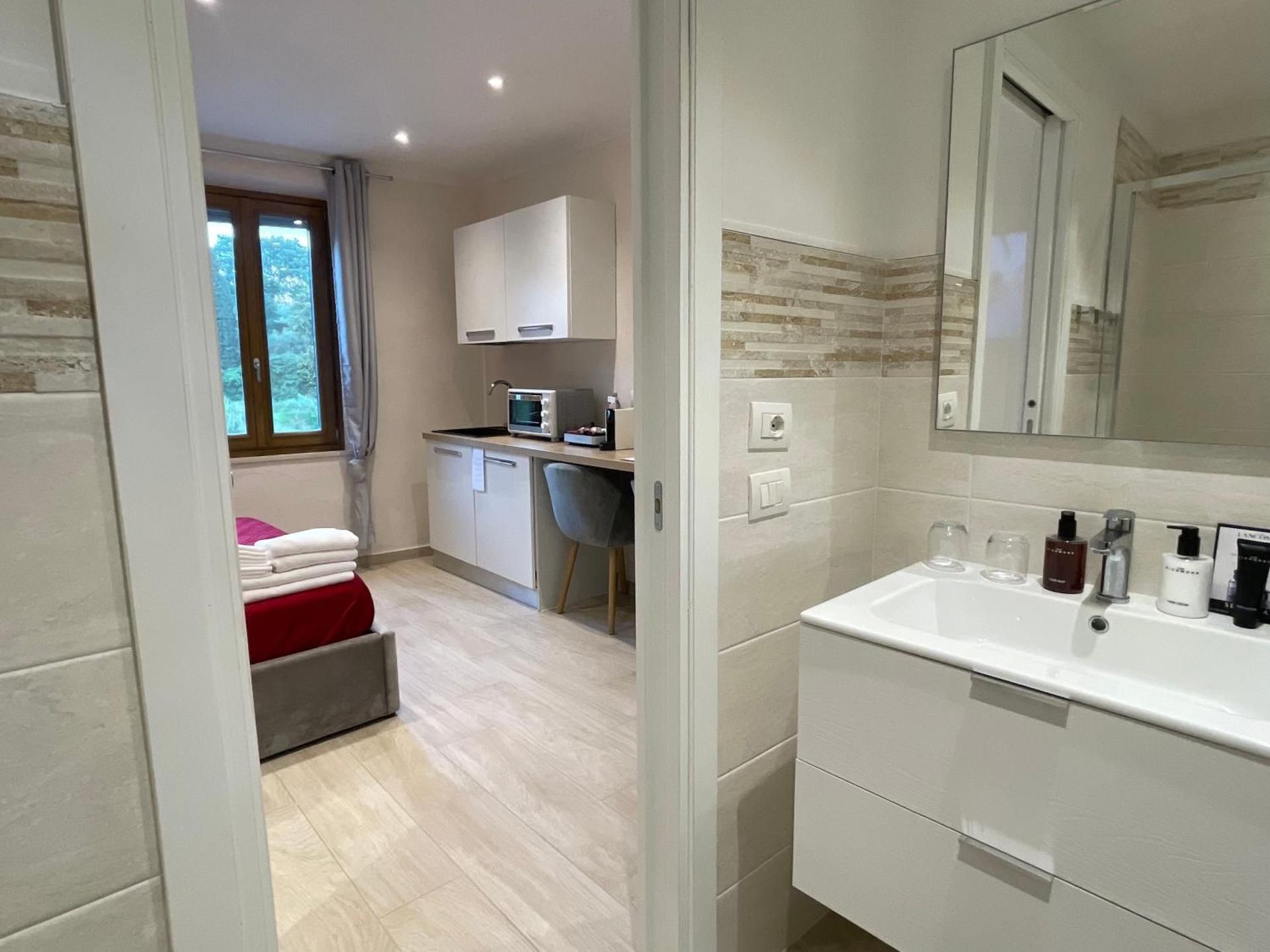 One-Bedroom Apartment with Park View