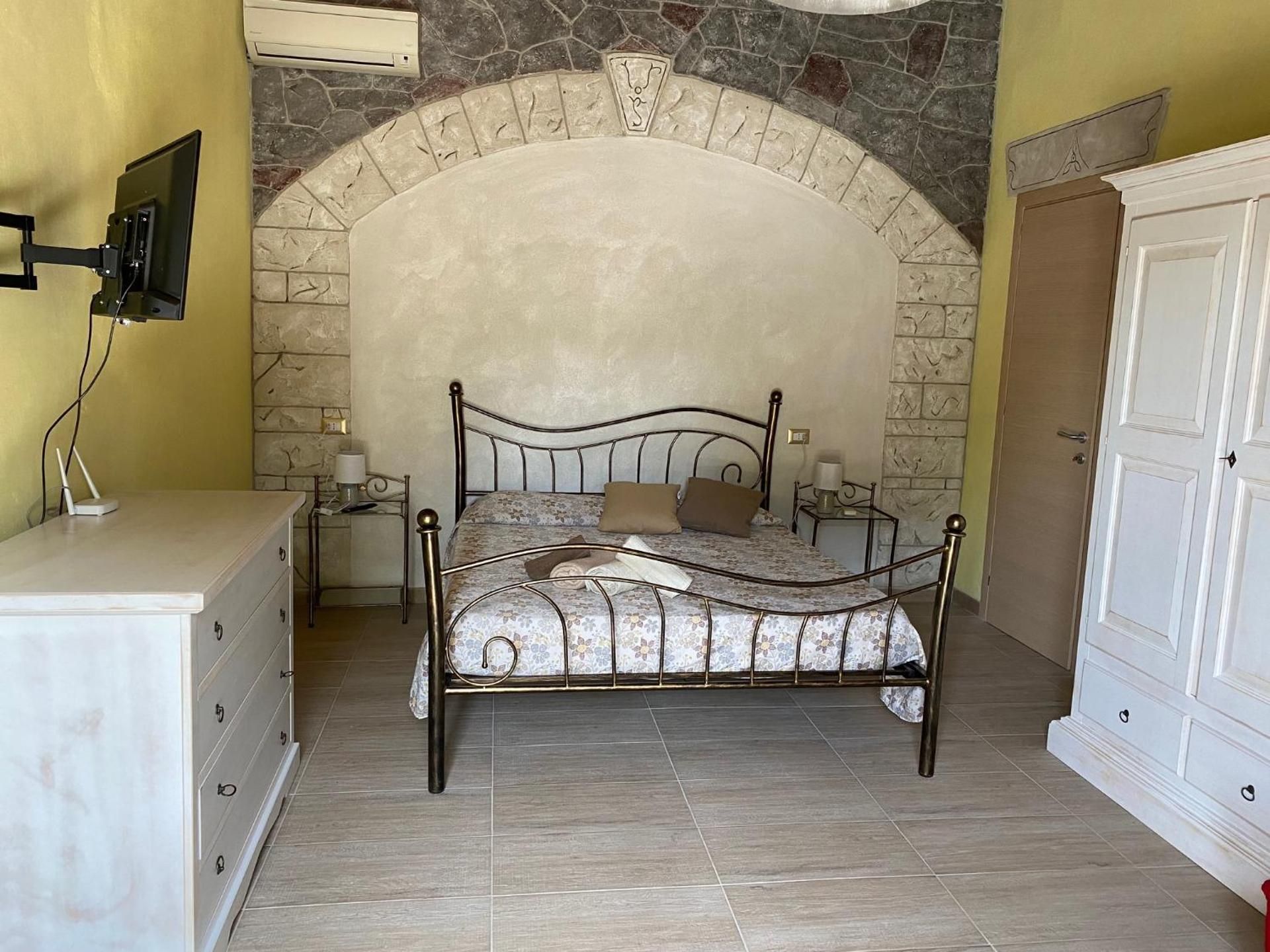 Large Double or Twin Room