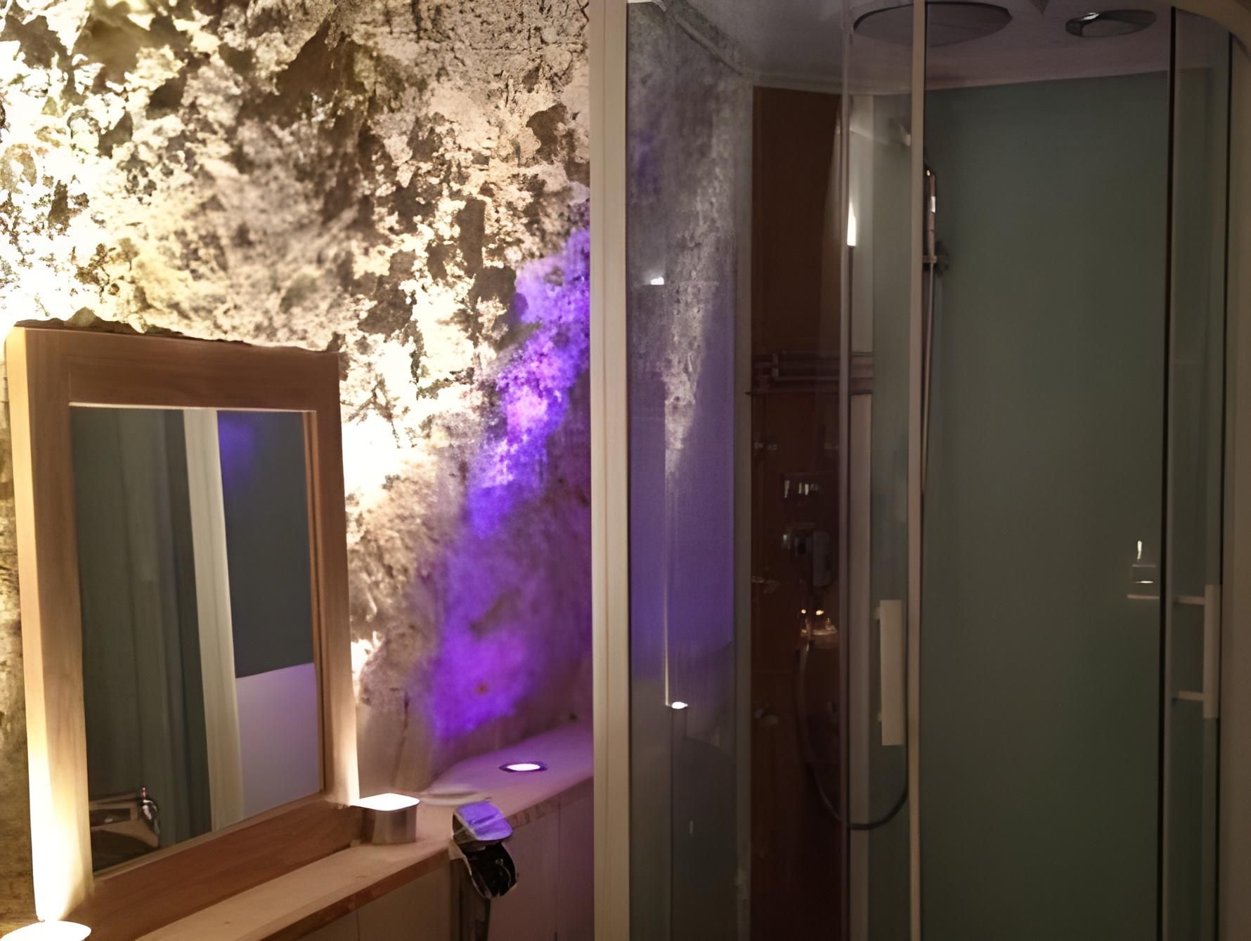 Small Double Room (No Window)