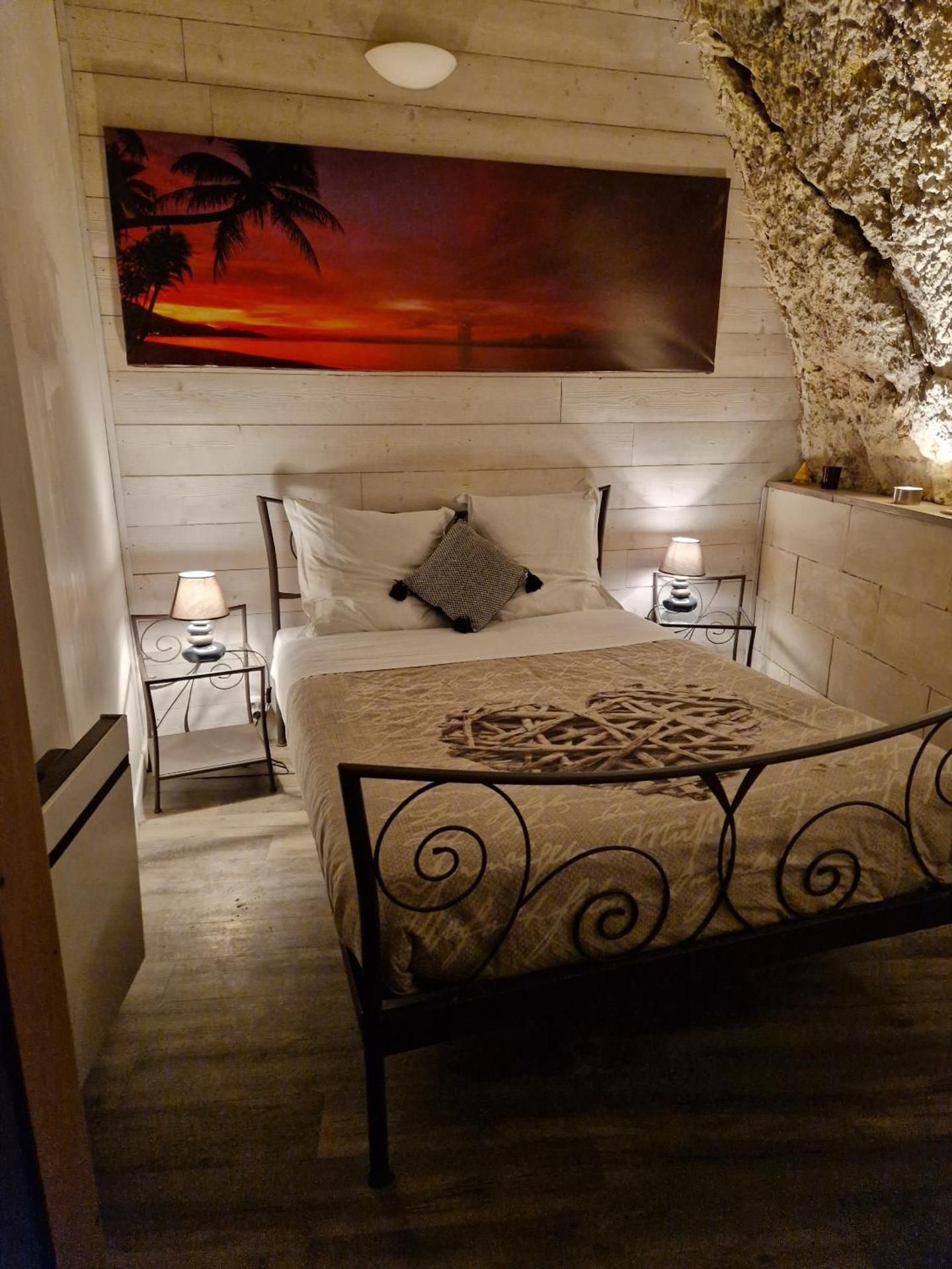 Small Double Room (No Window)