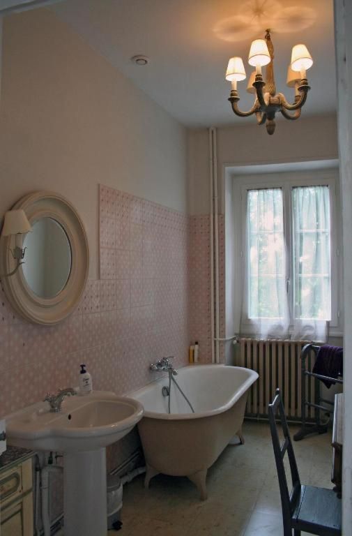 Château de Pintray Suite-Ré-Famille-Salle de bain