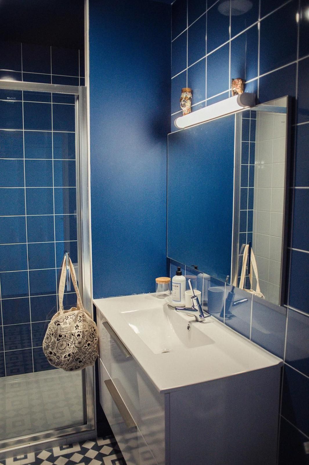Apartment with Shower