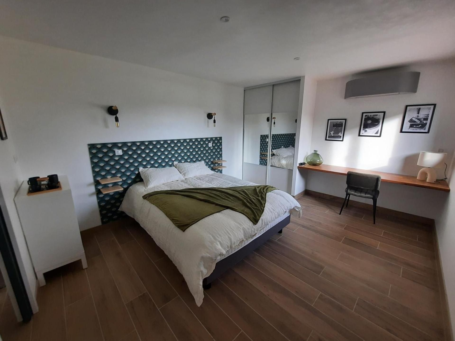 Queen Room with Garden View