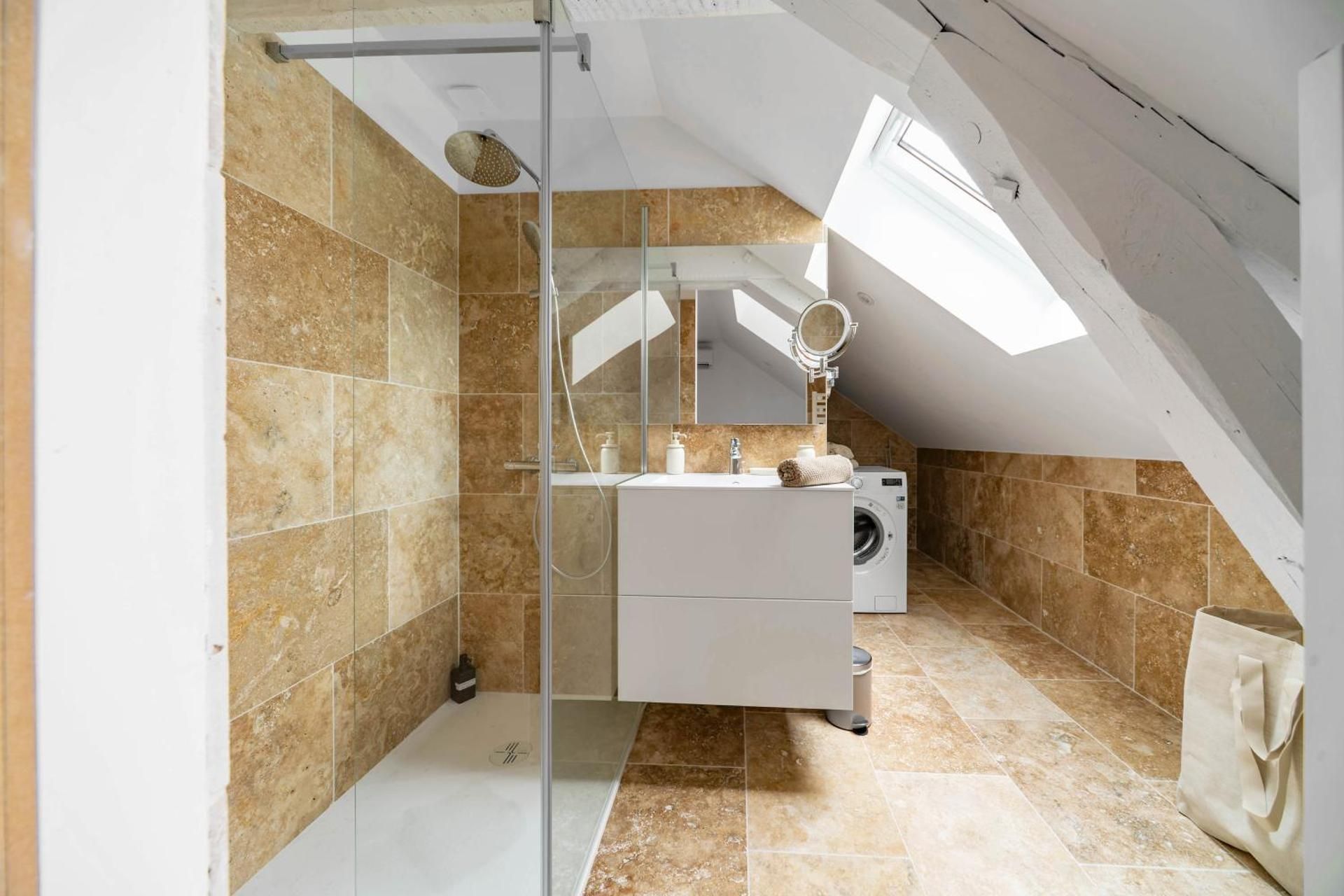 One-Bedroom Deluxe Apartment