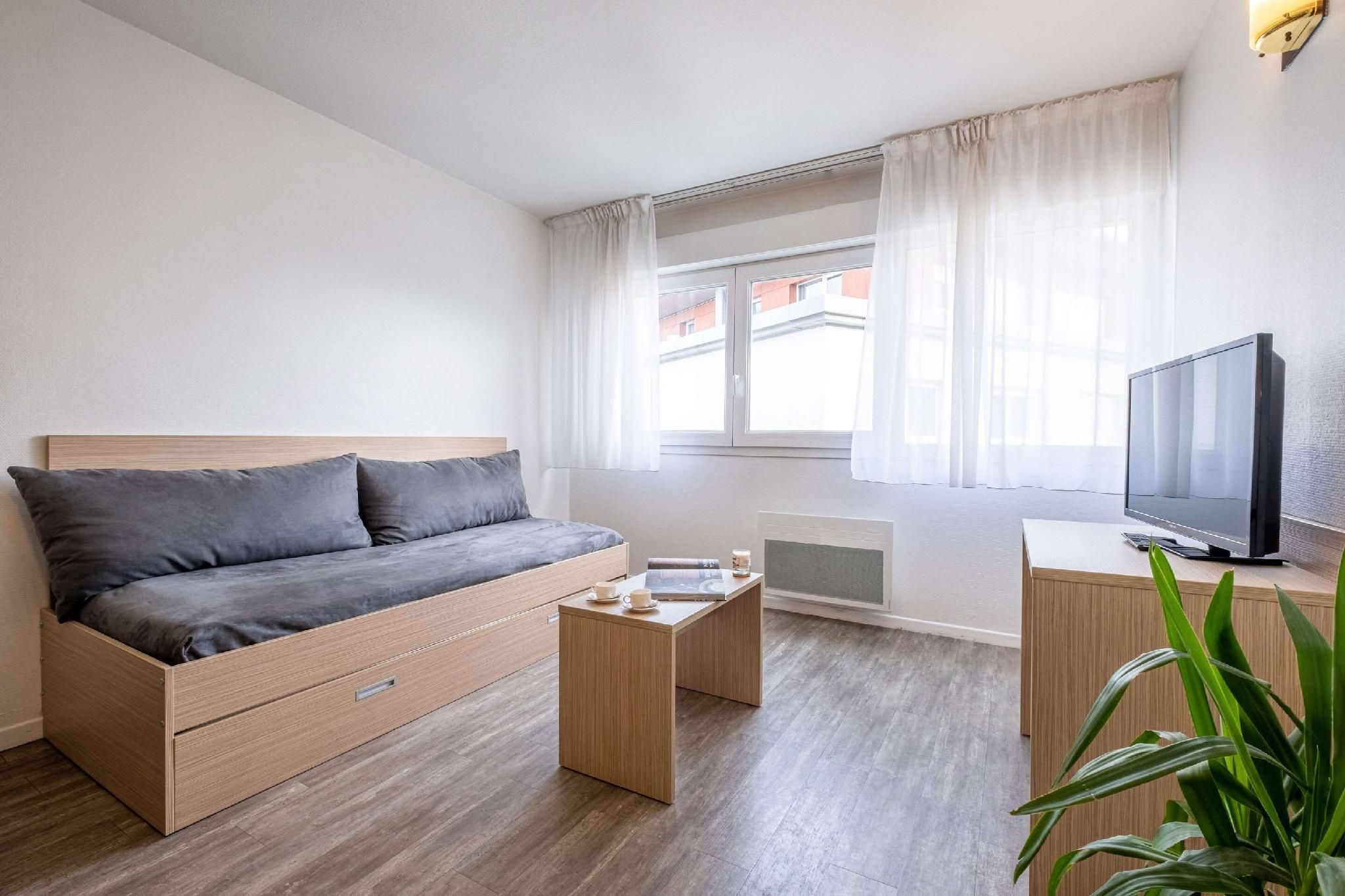 1 Double Bed, 2 Single Beds, Nonsmoking, Upgrade