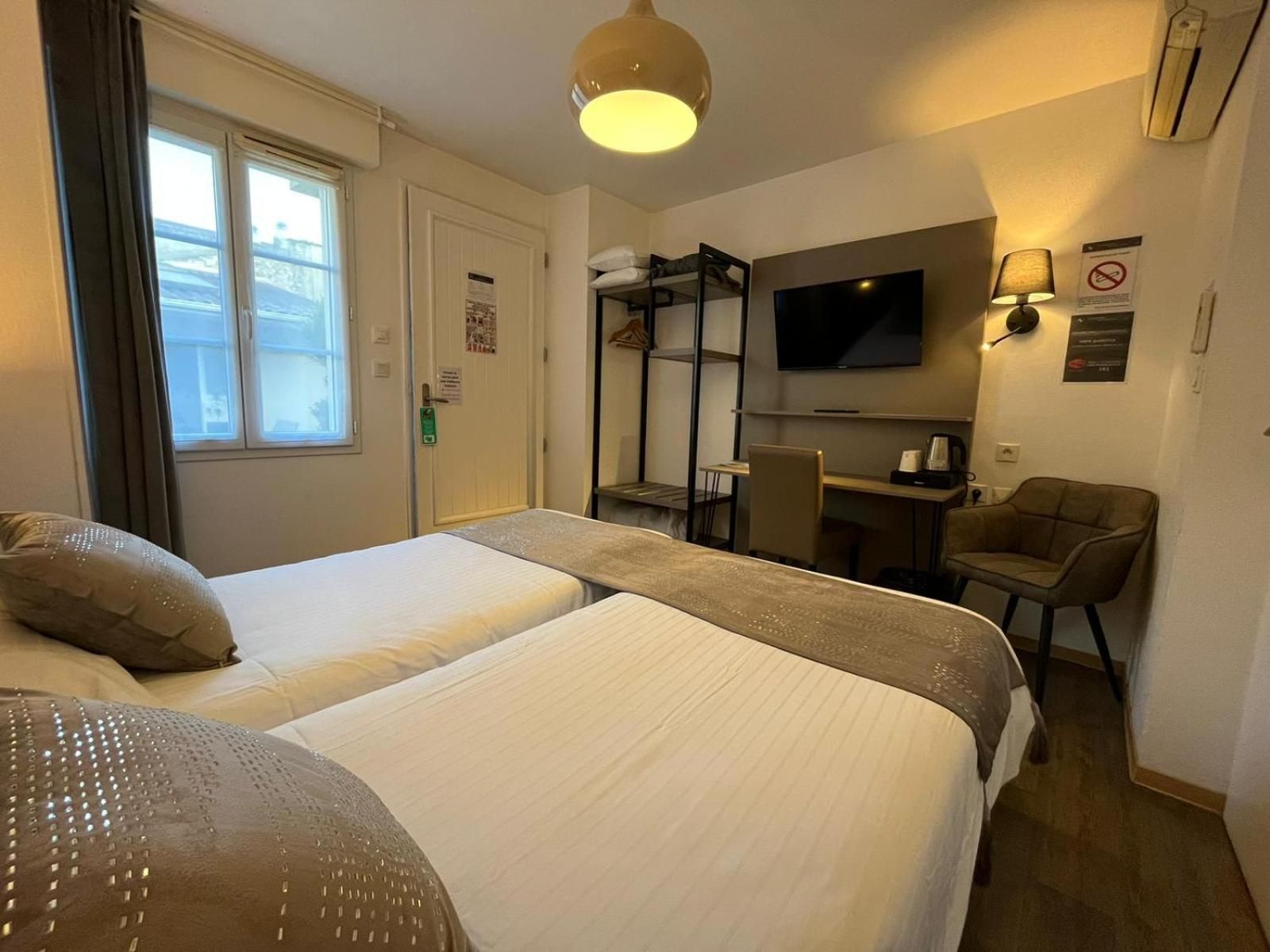 Cit'Hotel Le Cheval Blanc, Cognac Centre Twin Room 2