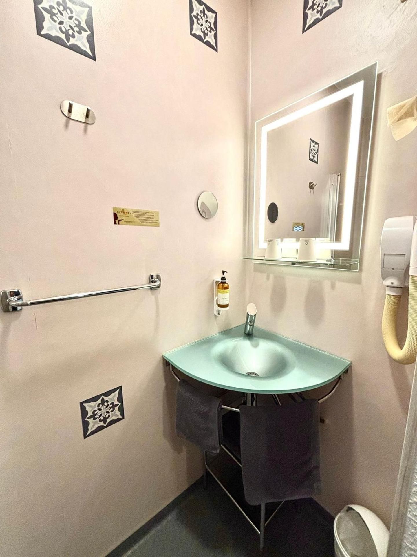 Cit'Hotel Le Cheval Blanc, Cognac Centre Twin Room 3