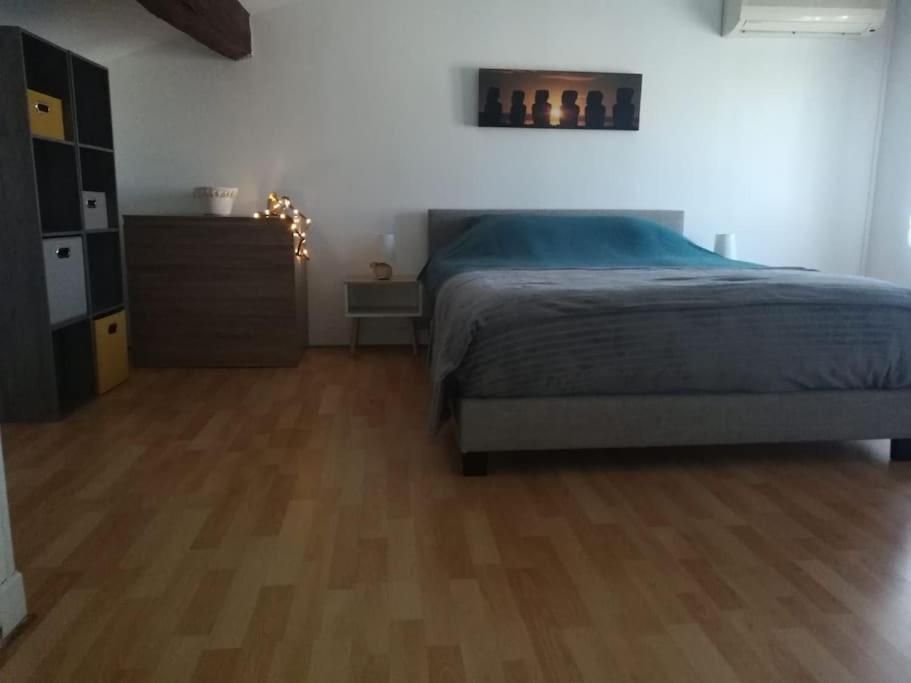 La Residence immeuble proche place Francois 1er One-Bedroom Apartment